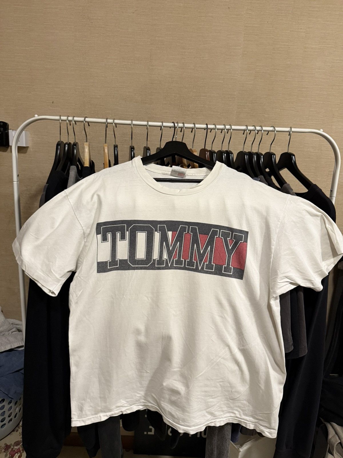 Tommy Hilfiger Vintage 1990s Tommy Hilfiger Single Stitched Tee Size US L / EU 52-54 / 3 - 11 Thumbnail