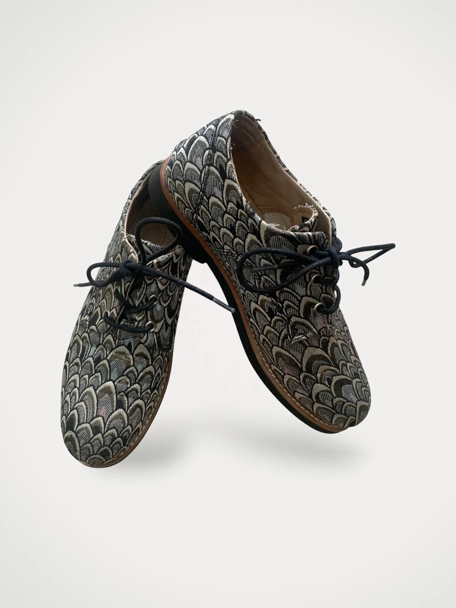 Gram Gram 380g Shoes Size US 7 / IT 37 - 1 Thumbnail