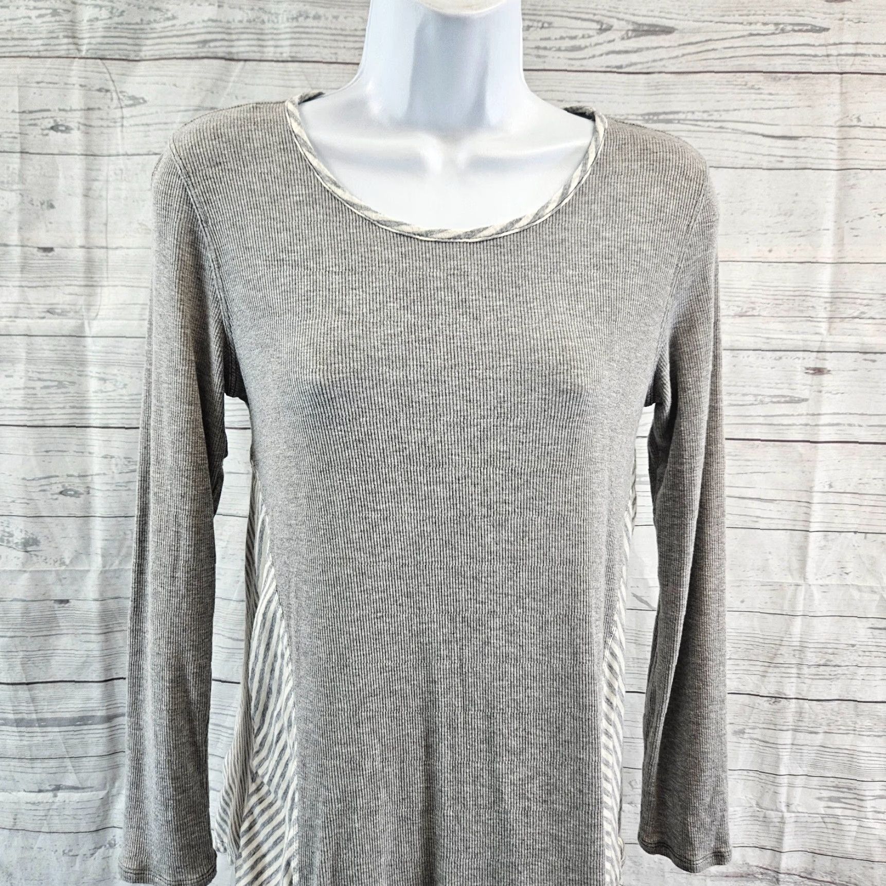Soft Surroundings Soft Surroundings Womens Blouse Sz S Gray White Stripe Rayon Blend Shirt Womens Size S / US 4 / IT 40 - 2 Thumbnail
