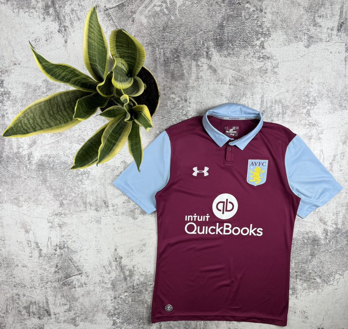 Under Armour × Vintage Aston Villa 2016/2017 Red Bloke core Soccer Football Fan T Shirt Jersey Kit Size US L / EU 52-54 / 3 - 1 Thumbnail