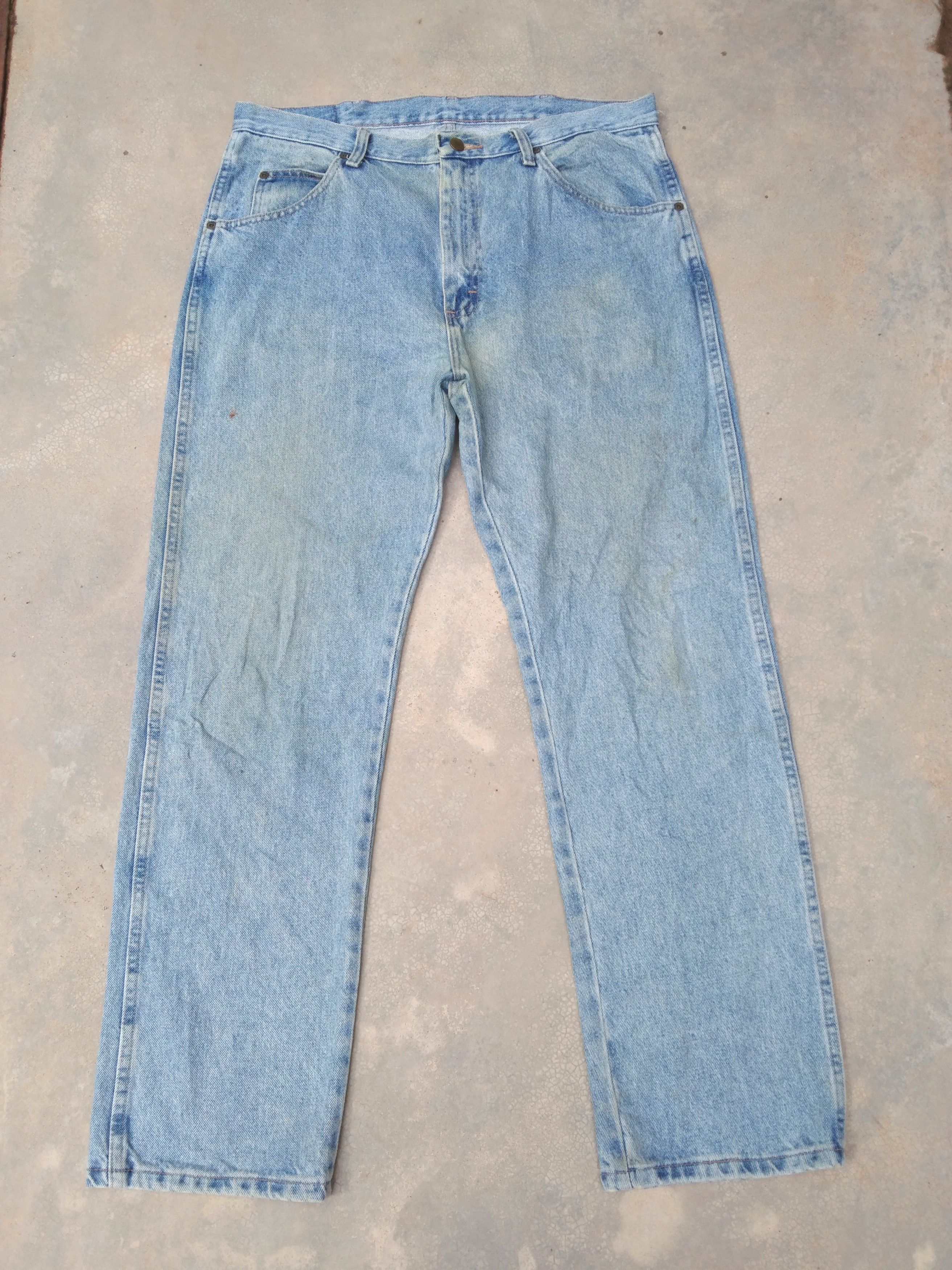 Japanese Brand × Jean × Vintage Vintage Wrangler Straight Leg Dirty Distressed Jeans 36x30 Size US 36 / EU 52 - 1 Thumbnail