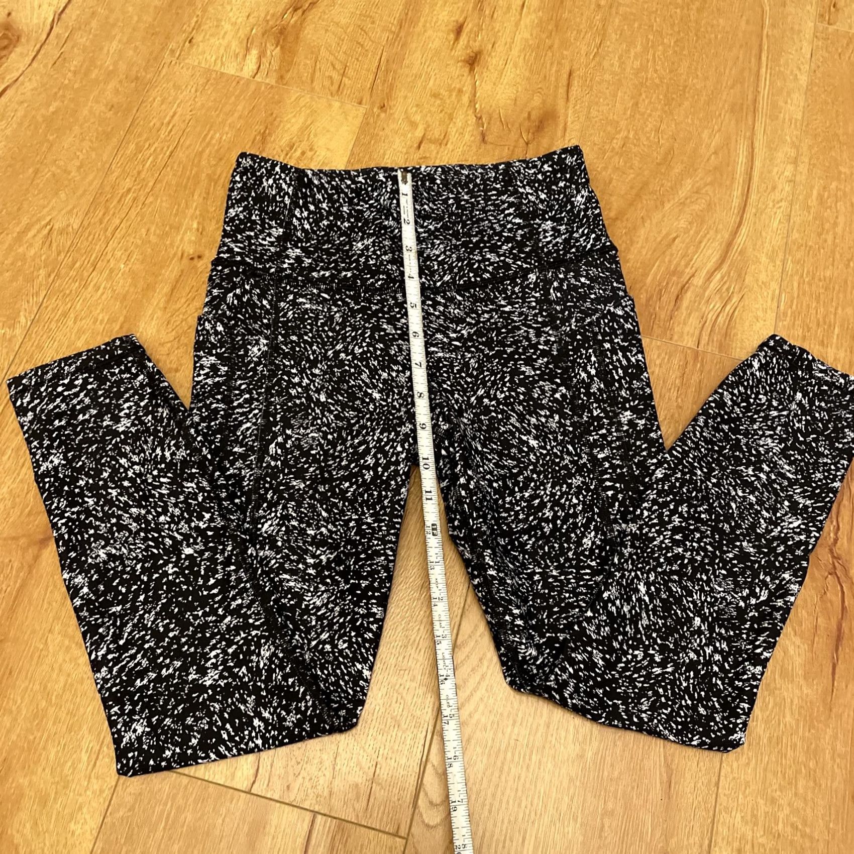 Athleta Athleta Ultimate Stash Textured 7/8 Tight Leggings Womens Small Black White Pattern Jacquard Athletic Yoga Running Gym Tights Size 28" / US 6 / IT 42 - 3 Thumbnail