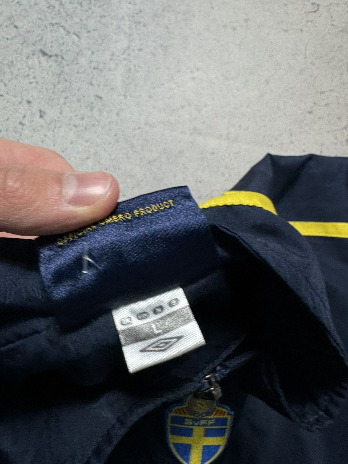 Umbro Umbro Sweden Vintage Nylon Football Track Jacket Soccer Size US L / EU 52-54 / 3 - 7 Thumbnail