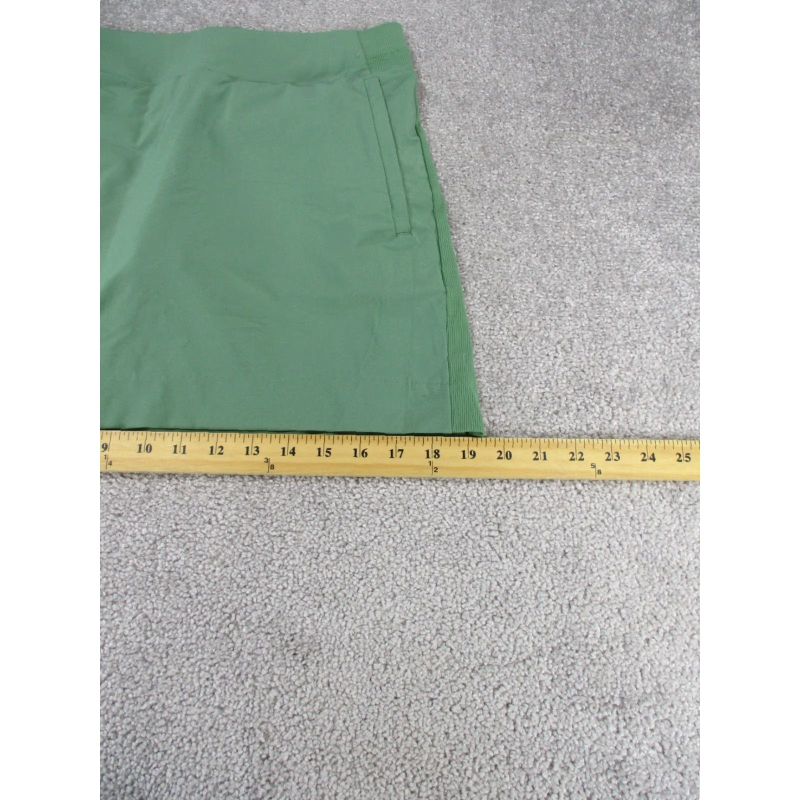 Athleta Athleta Skort Womens 4 Green 16" Solid Polyester Spandex Size 27" / US 4 / IT 40 - 7 Thumbnail