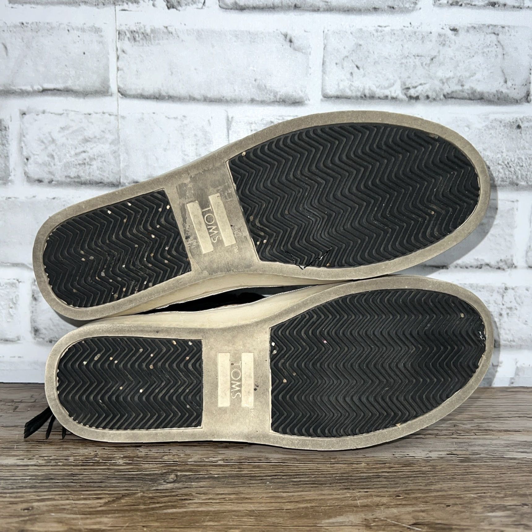 Toms VINTAGE TOMS Black Leather Slip On Shoes Women's 7.5 Fur Lined Flats Slip-On Womens Size M / US 6-8 / IT 42-44 - 4 Thumbnail