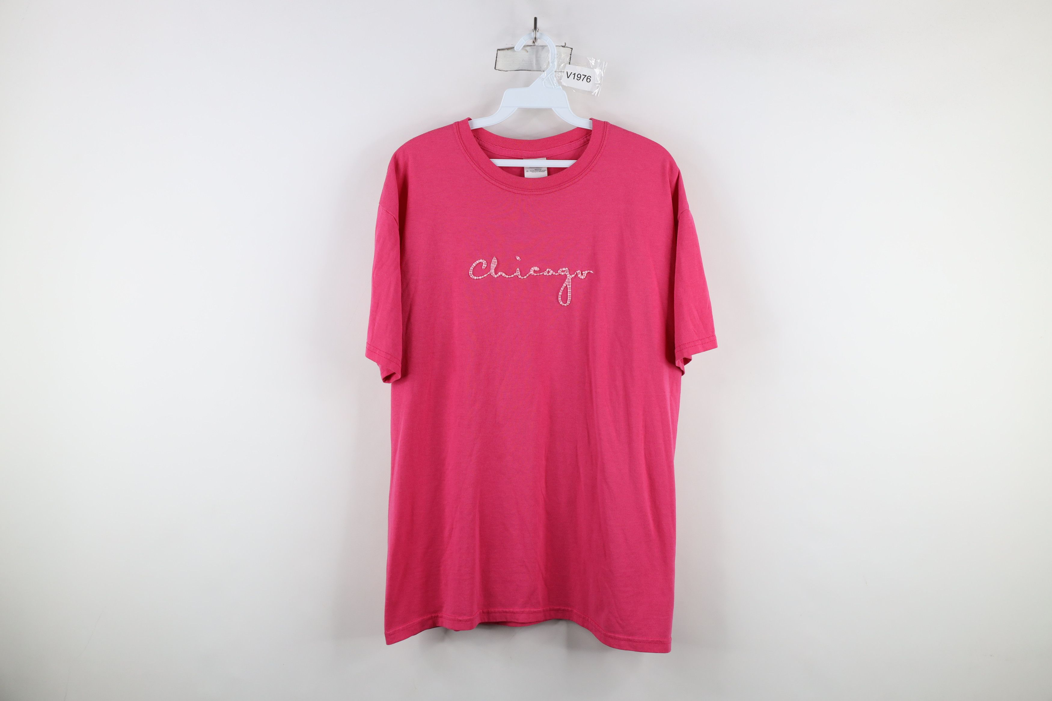 Vintage Vintage 90s Y2K Streetwear Spell Out Script Chicago T-Shirt Size L / US 10 / IT 46 - 1 Thumbnail