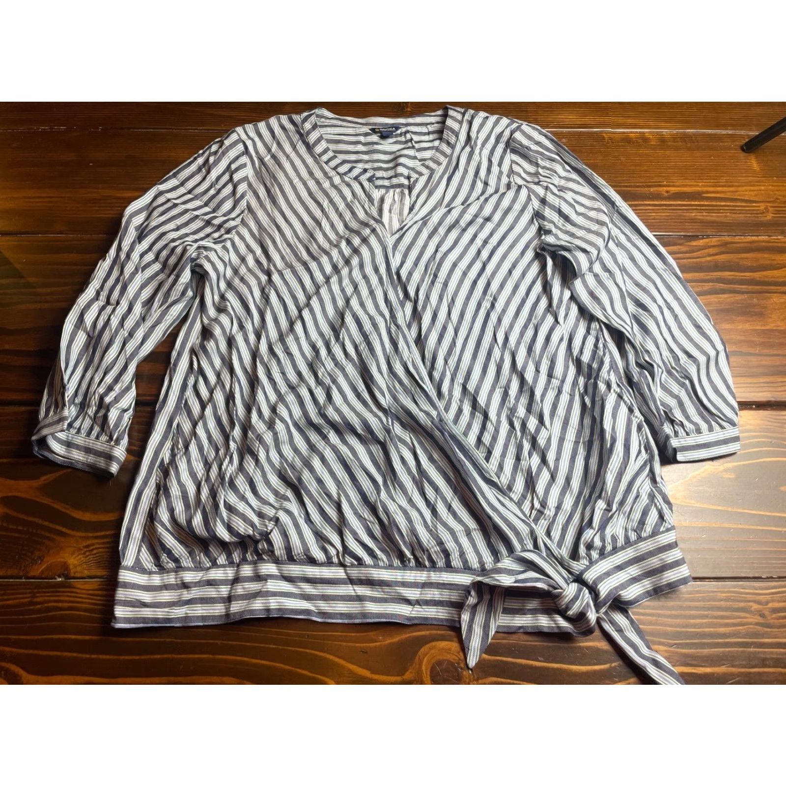Nautica Nautica Jean Co. Wrap Blouse Shirt Womens Large Blue Green Striped 3/4 Sleeve Tie Hem Vintage No (adjust if vintage) Size L / US 10 / IT 46 - 2 Thumbnail