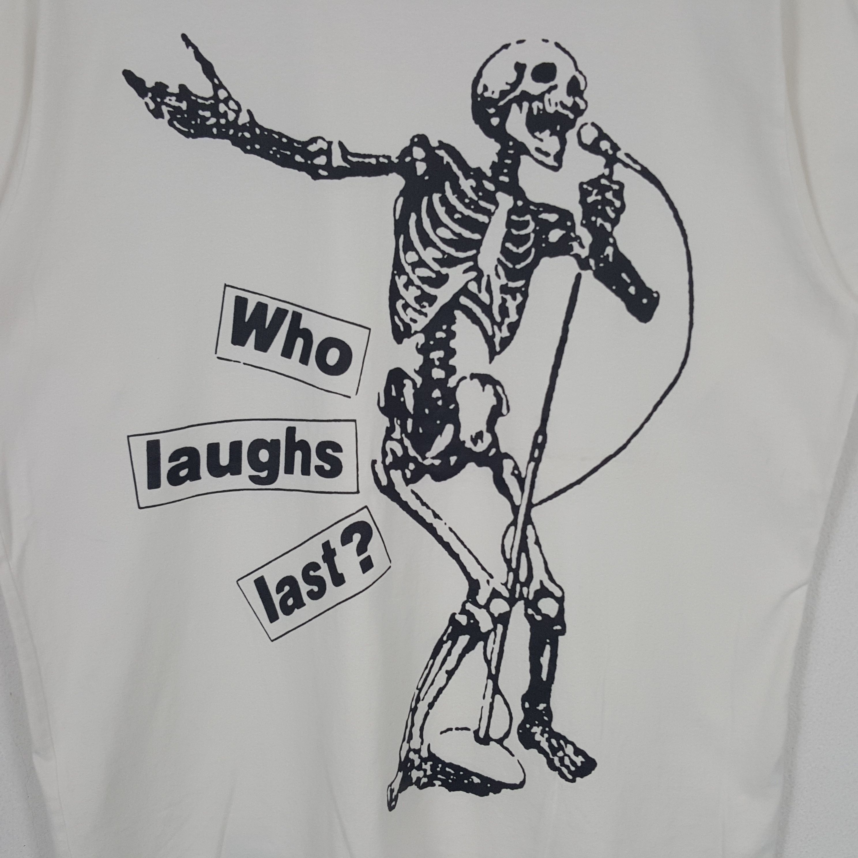 Barbara Kruger × Japanese Brand × Vintage Vintage Barbara Kruger Who Laughs Last Art Tshirt Size US L / EU 52-54 / 3 - 2 Thumbnail