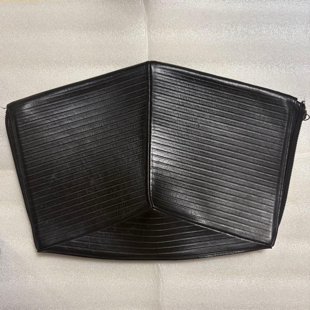 Julius JULIUS Dimensional Leather Clutch Bag Black Size ONE SIZE - 2 Thumbnail