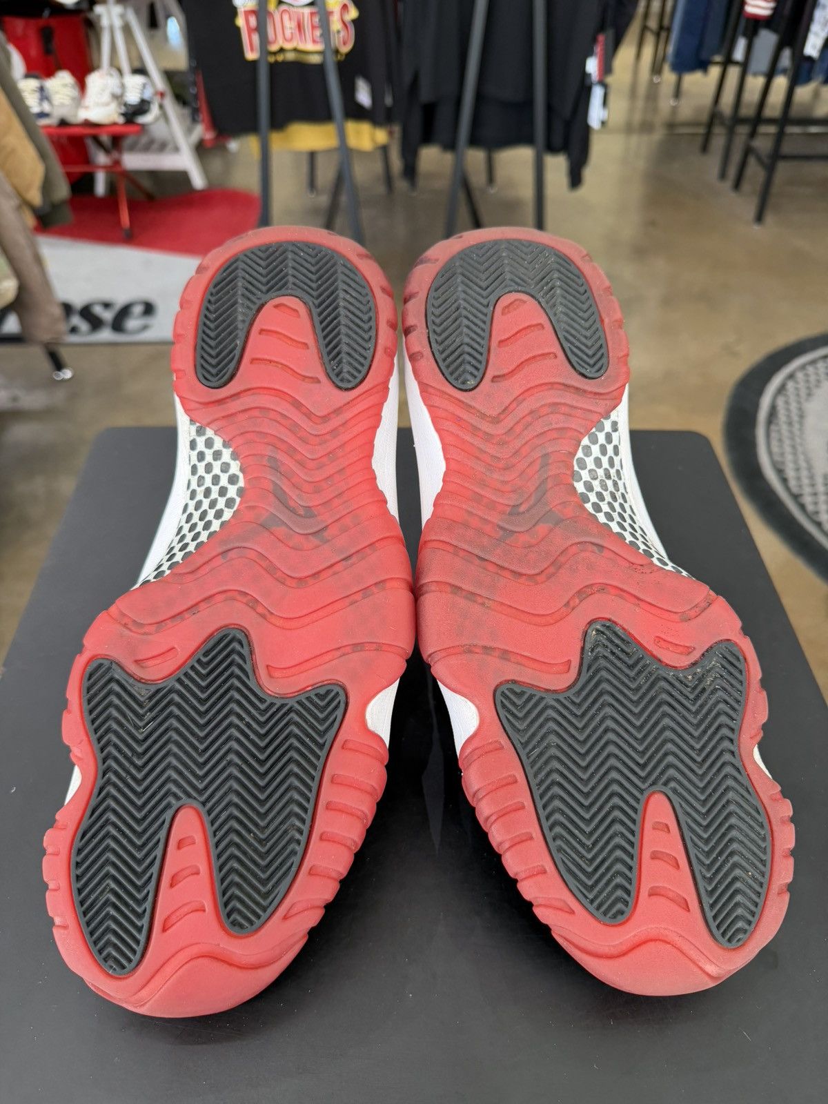 Jordan Brand Air Jordan 11 Playoffs Bred Size 11.5 (2019) Size US 11.5 / EU 44-45 - 9 Thumbnail