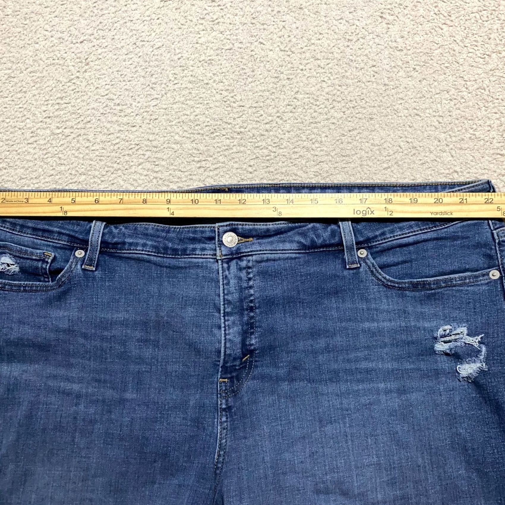 Levi's VINTAGE Levis Womens 22W Plus Jeans Blue Denim Distressed Cut-Off Mid Rise Inseam 7" Size 40" / US 18 - 7 Thumbnail