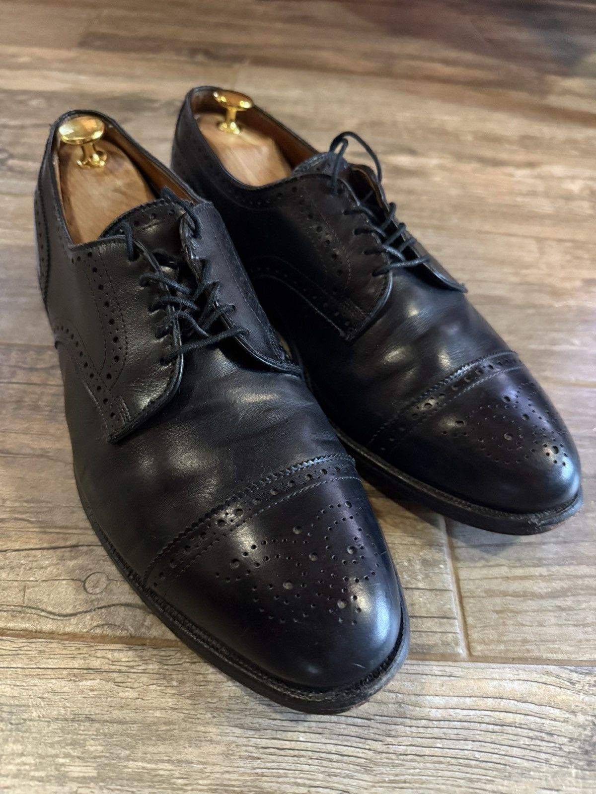 Allen Edmonds Allen Edmonds Sanford 9.5 D Black Broque Captoe Oxford Size US 9.5 / EU 42-43 - 1 Thumbnail