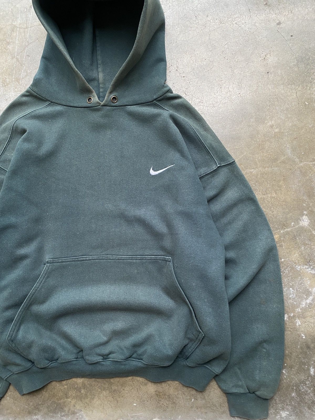Nike × Vintage Vintage Thrashed 1990s Nike Pullover Hoodie Size US M / EU 48-50 / 2 - 9 Thumbnail
