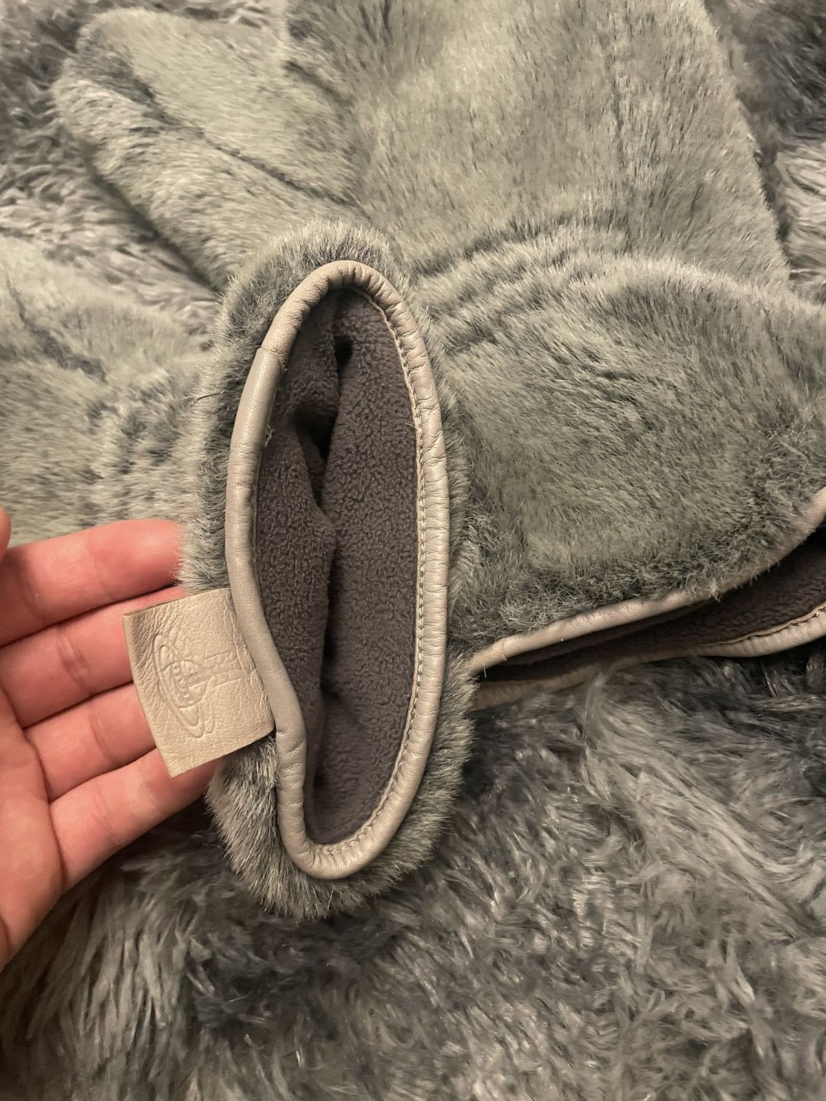 Vivienne Westwood ‘10’s Vivienne Westwood Grey Fur Mittens Size ONE SIZE - 3 Thumbnail