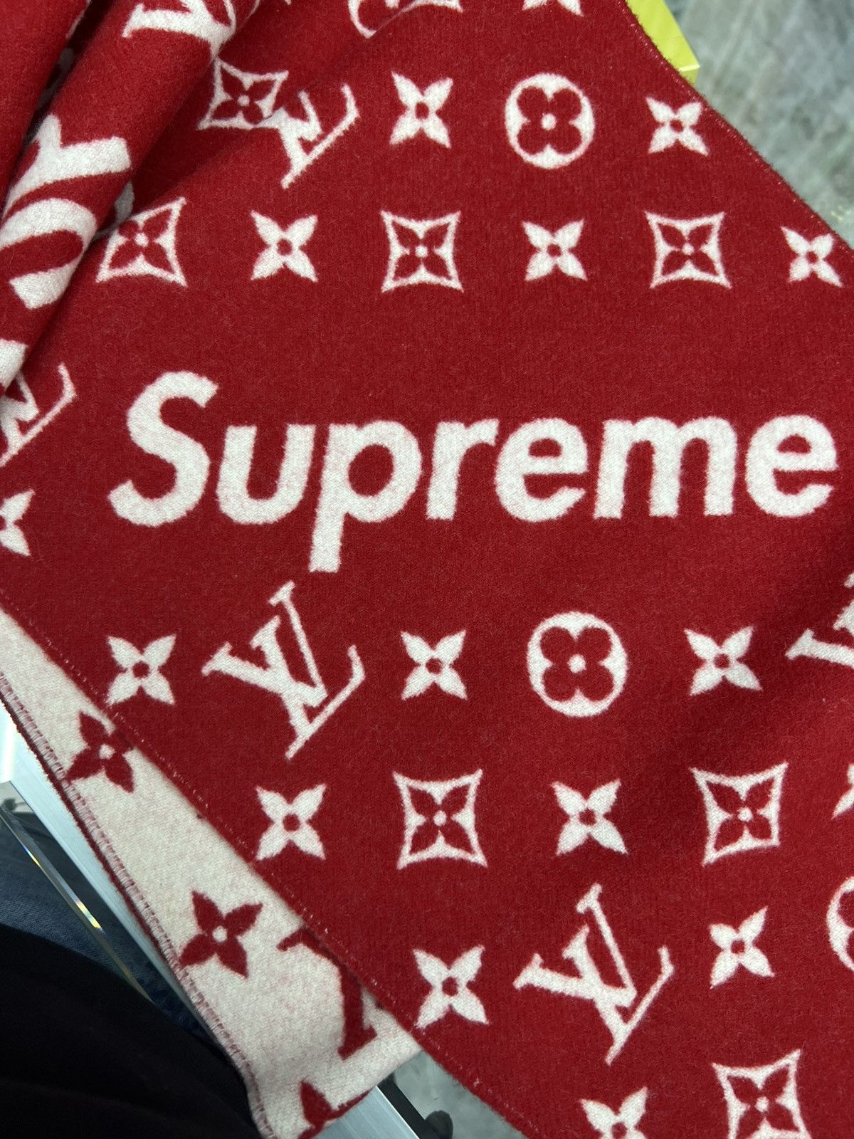 Louis Vuitton Louis Vuitton x Supreme Scarf Size ONE SIZE - 5 Thumbnail