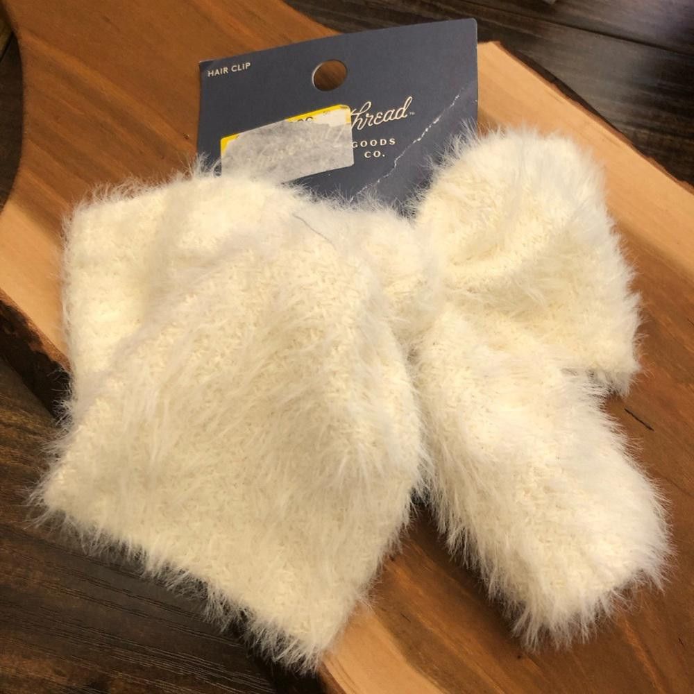 Designer NWT Universal Thread Cute Cozy Girly Soft Fuzzy Hair Bow Size ONE SIZE - 2 Thumbnail
