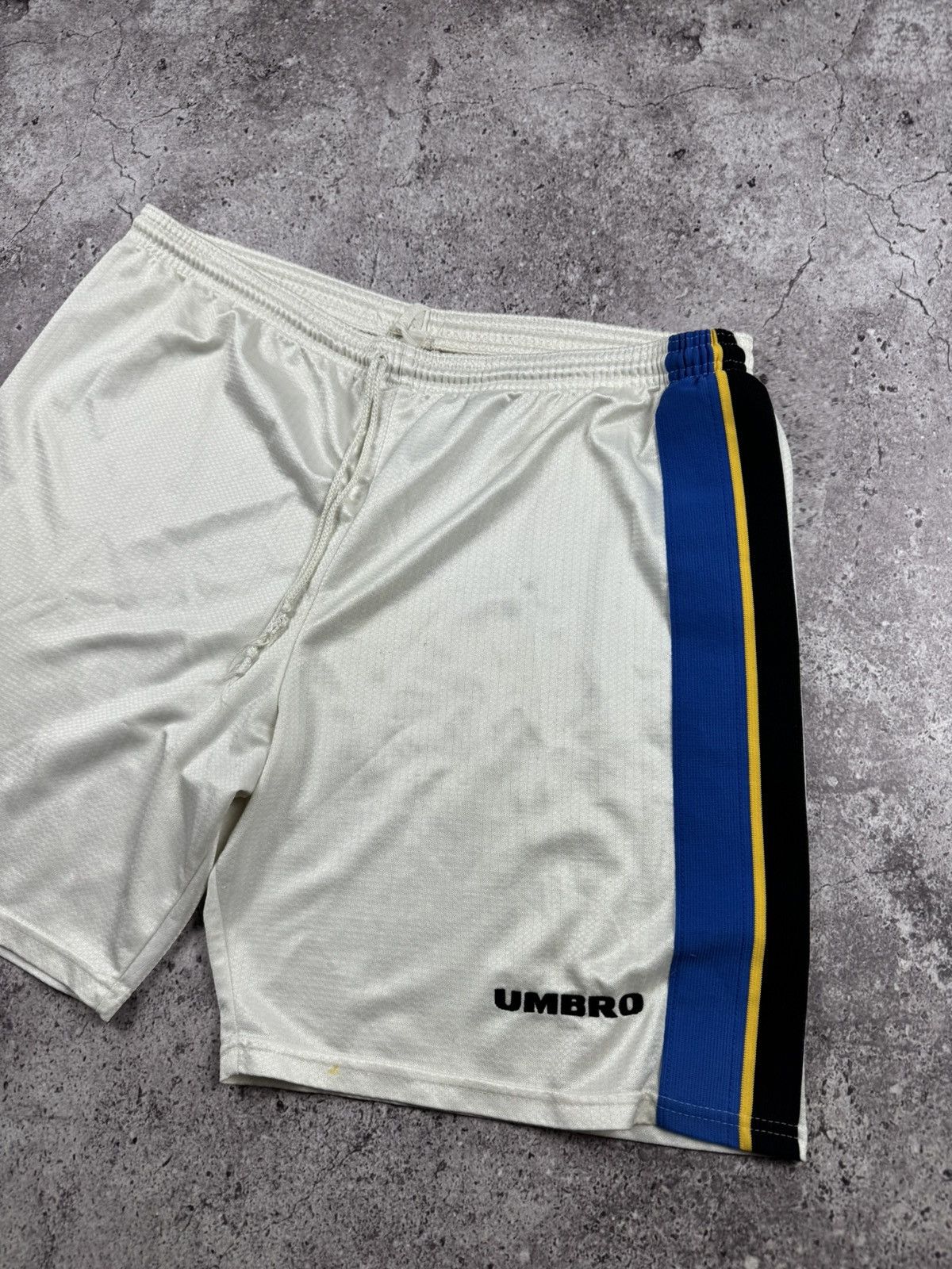 Umbro 1997/1998 Vintage Umbro Inter FC Shorts Internazionale Milan Size US 36 / EU 52 - 2 Thumbnail