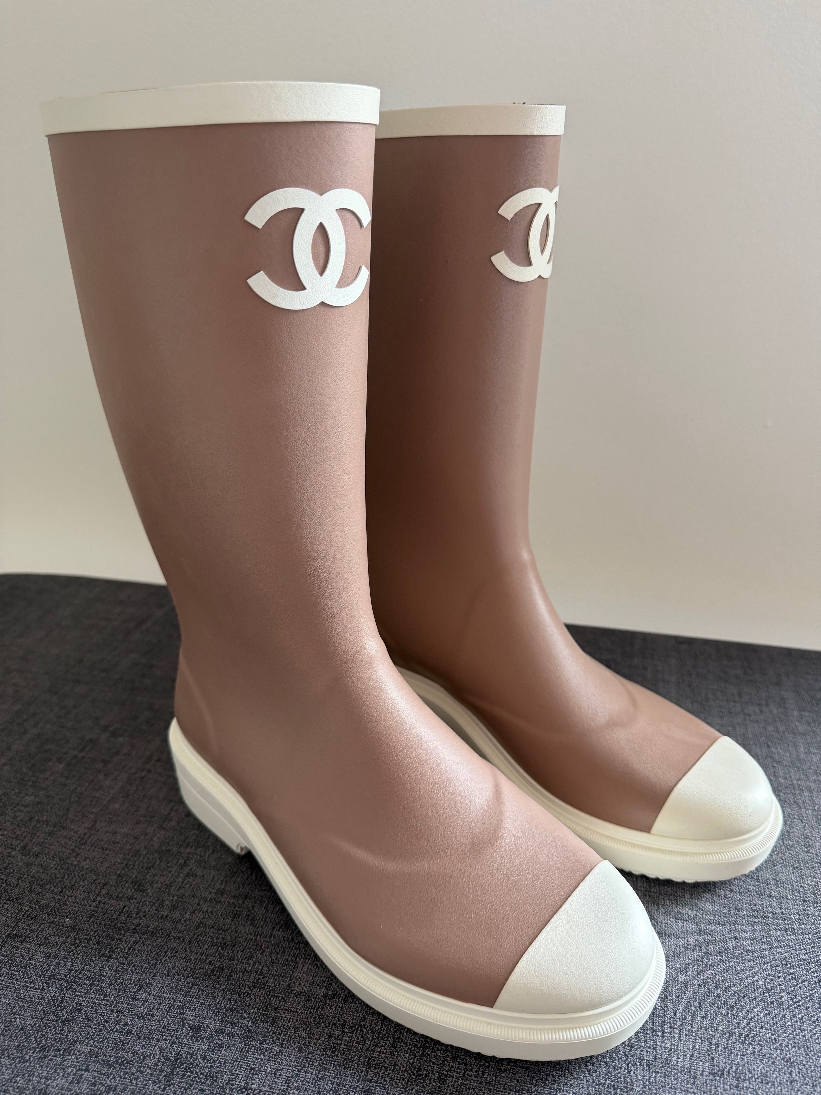 Chanel Chanel 26C White CC Logo High Pull On Rubber Rain Boots 36 Size US 6 / IT 36 - 4 Thumbnail