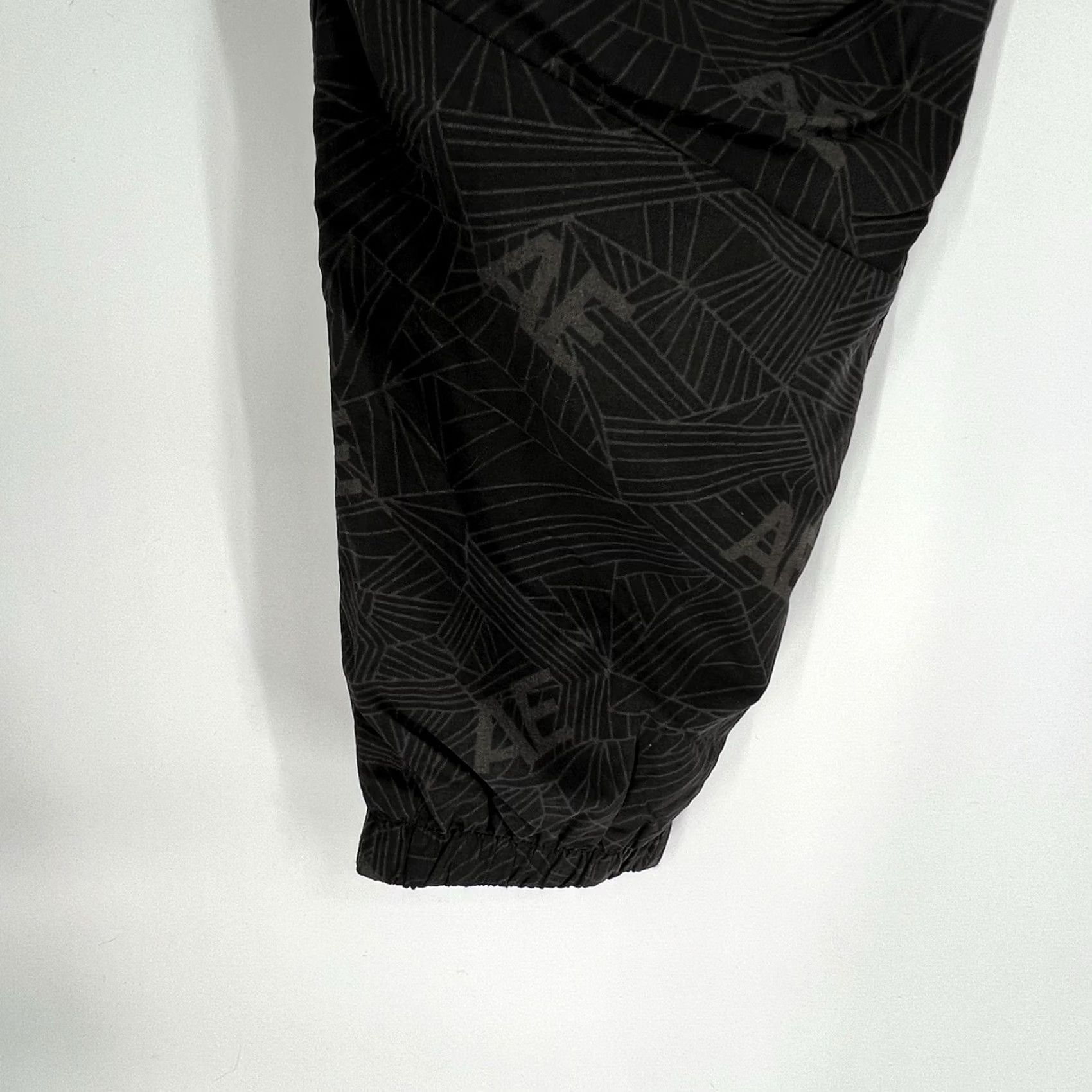 American Eagle Outfitters AMERICAN EAGLE OUTFITTERS AE NYLON JOGGER PANTS Men Medium Tapered Black & Gray Drawstring Activewear Pants Size US 31 - 6 Thumbnail