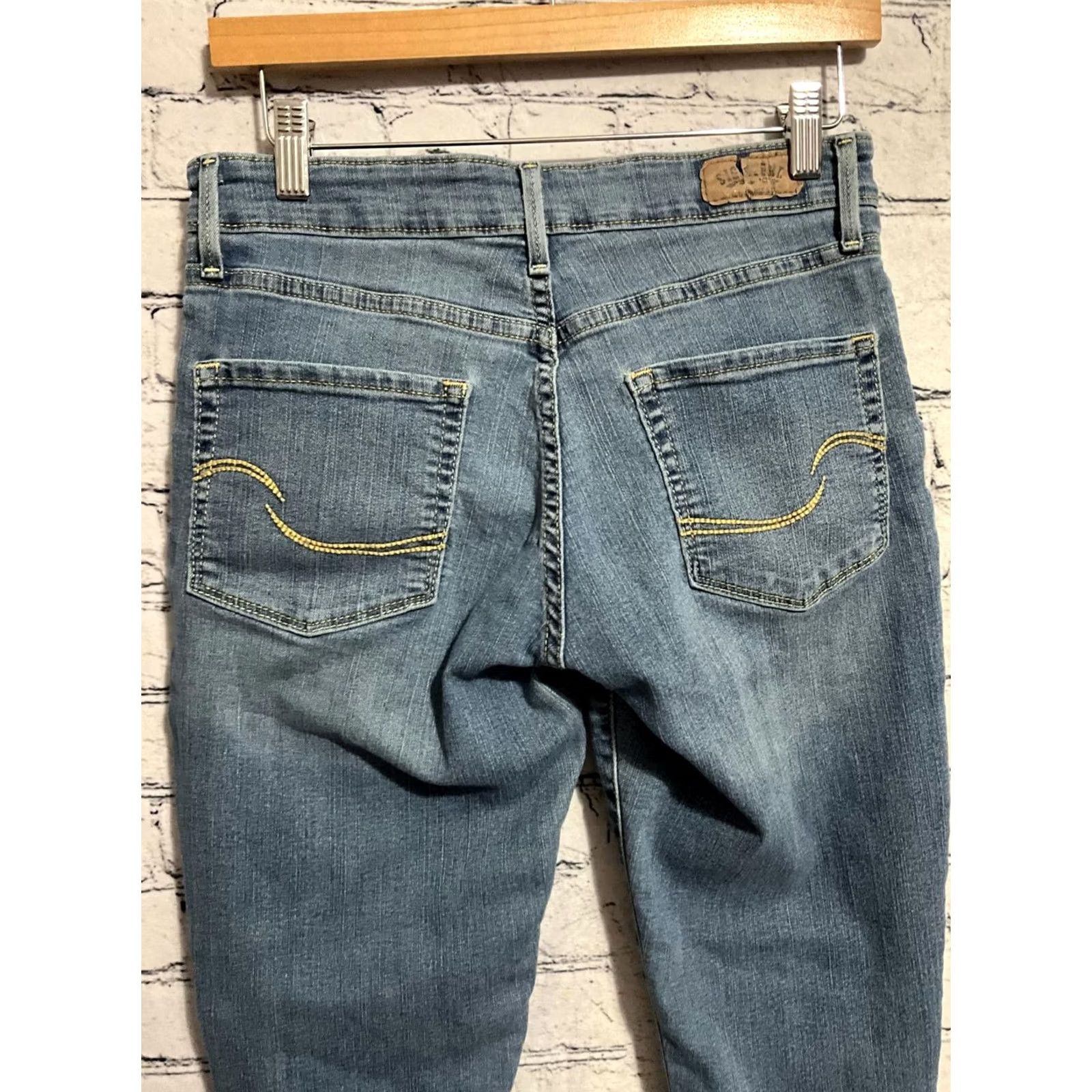 Levi's Levi's Signature Modern Capri Jeans Size 6 28x21 Womens Blue Denim Button Regular 100% Cotton Capri Fits Relaxed Slimmed Capris Size 28" / US 6 / IT 42 - 7 Thumbnail