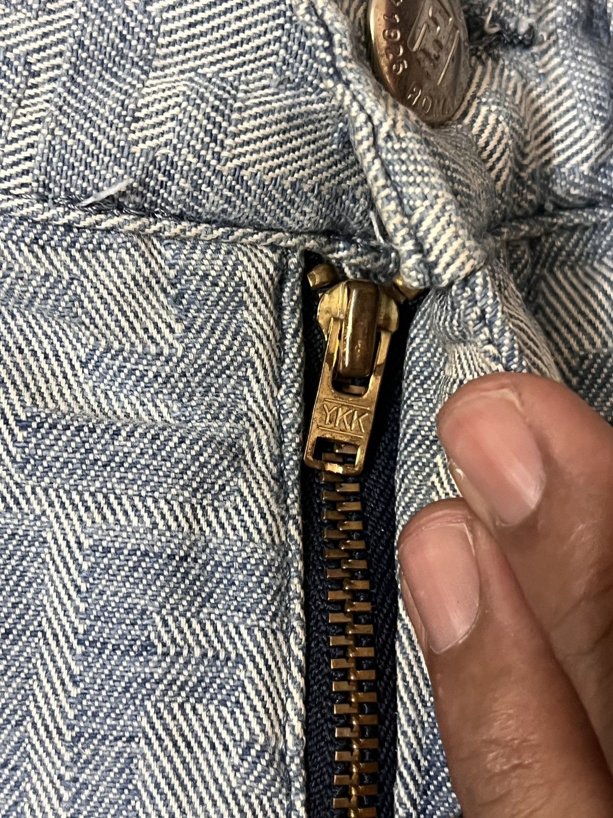 Fendi Vintage Fendi Monogram Jeans Size 25" / US 0 / IT 36 - 17 Thumbnail