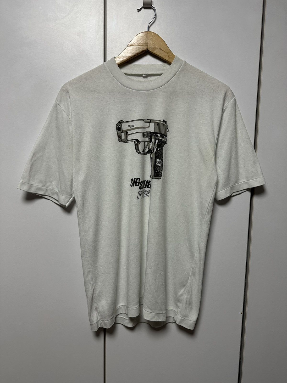 Vintage Vintage 90s Sig Sauer p 228 Rare USA T- Shirts Rap Size US M / EU 48-50 / 2 - 1 Thumbnail