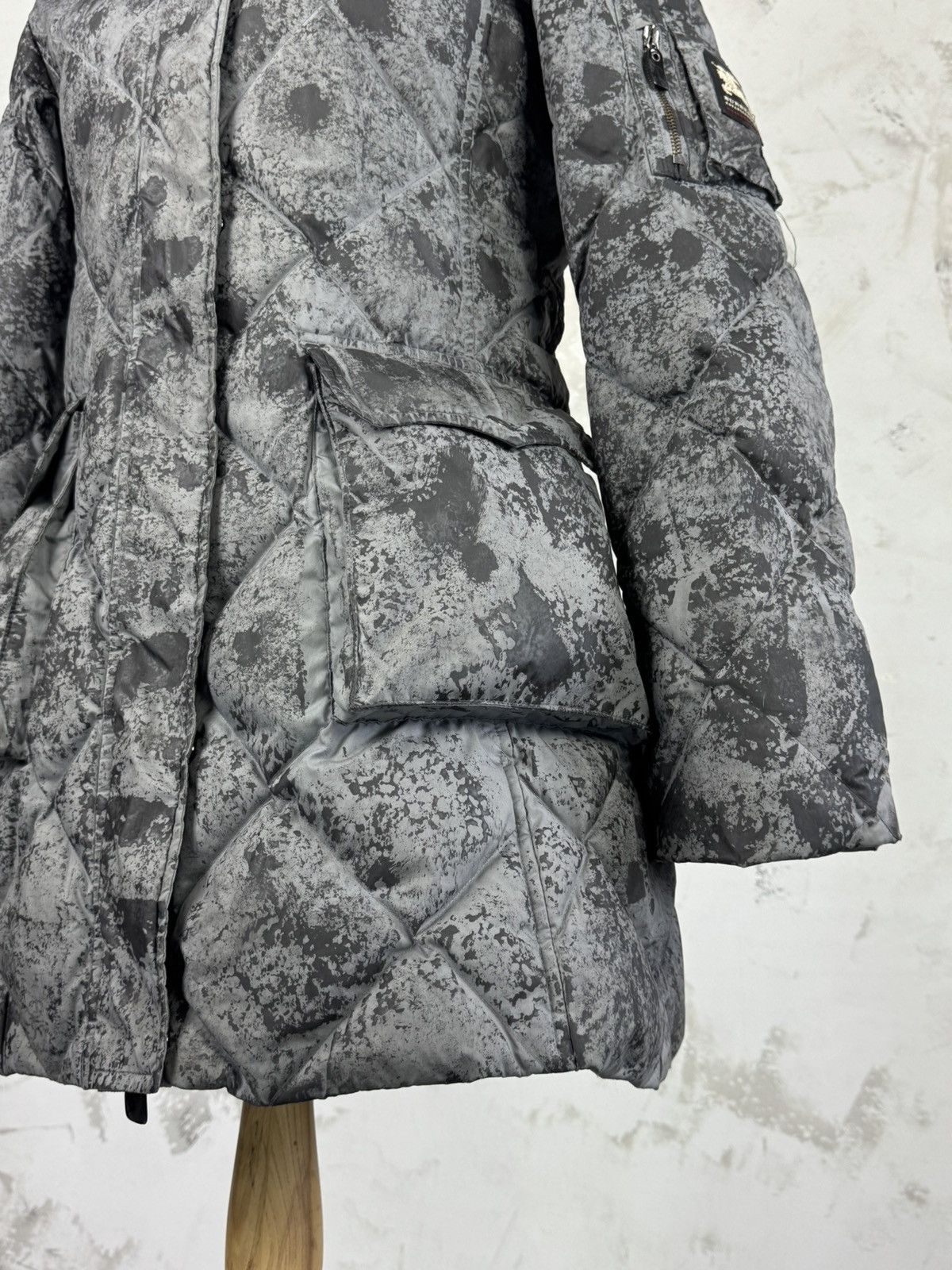 Burberry Burberry Quilted Custom Camo Puffer Jacket Size M - L Size M / US 6-8 / IT 42-44 - 8 Thumbnail