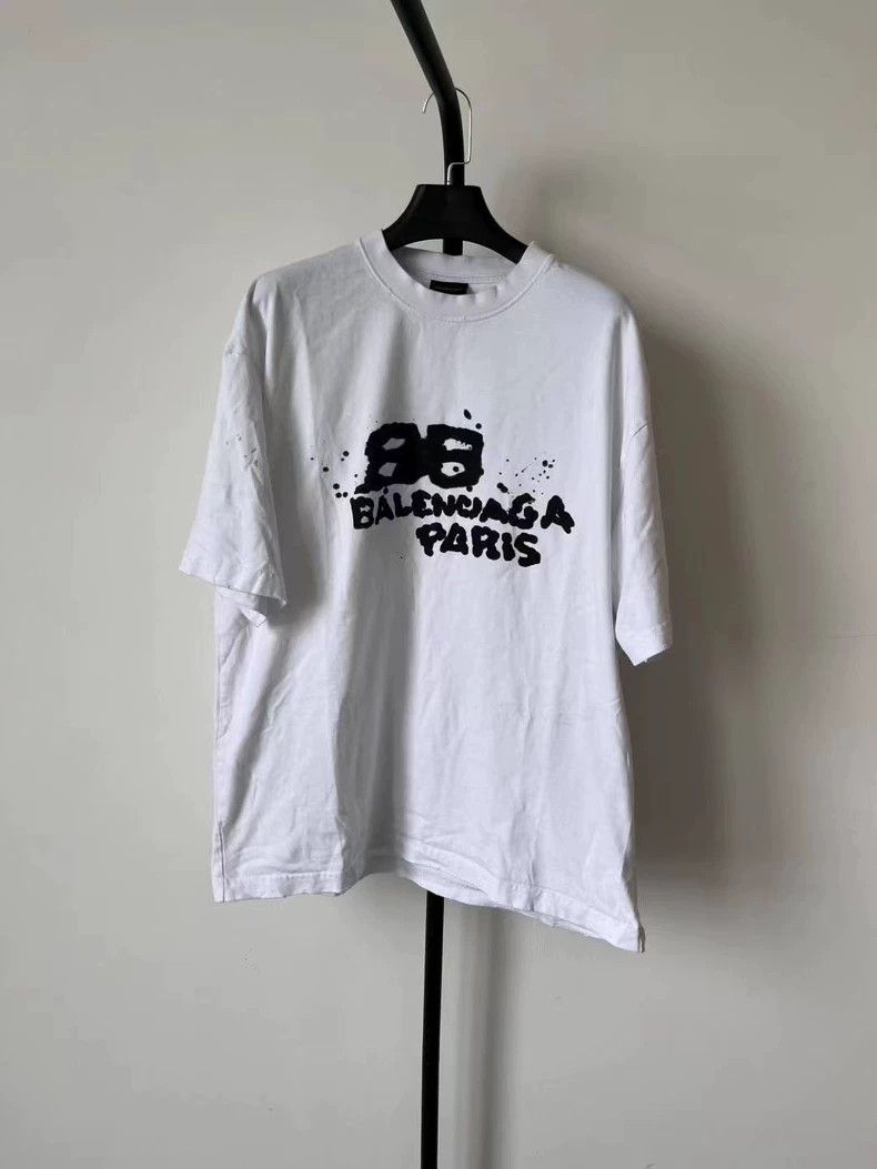 Balenciaga Balenciaga White Graffiti BB Short Sleeve Tee - dmc Size US M / EU 48-50 / 2 - 1 Thumbnail