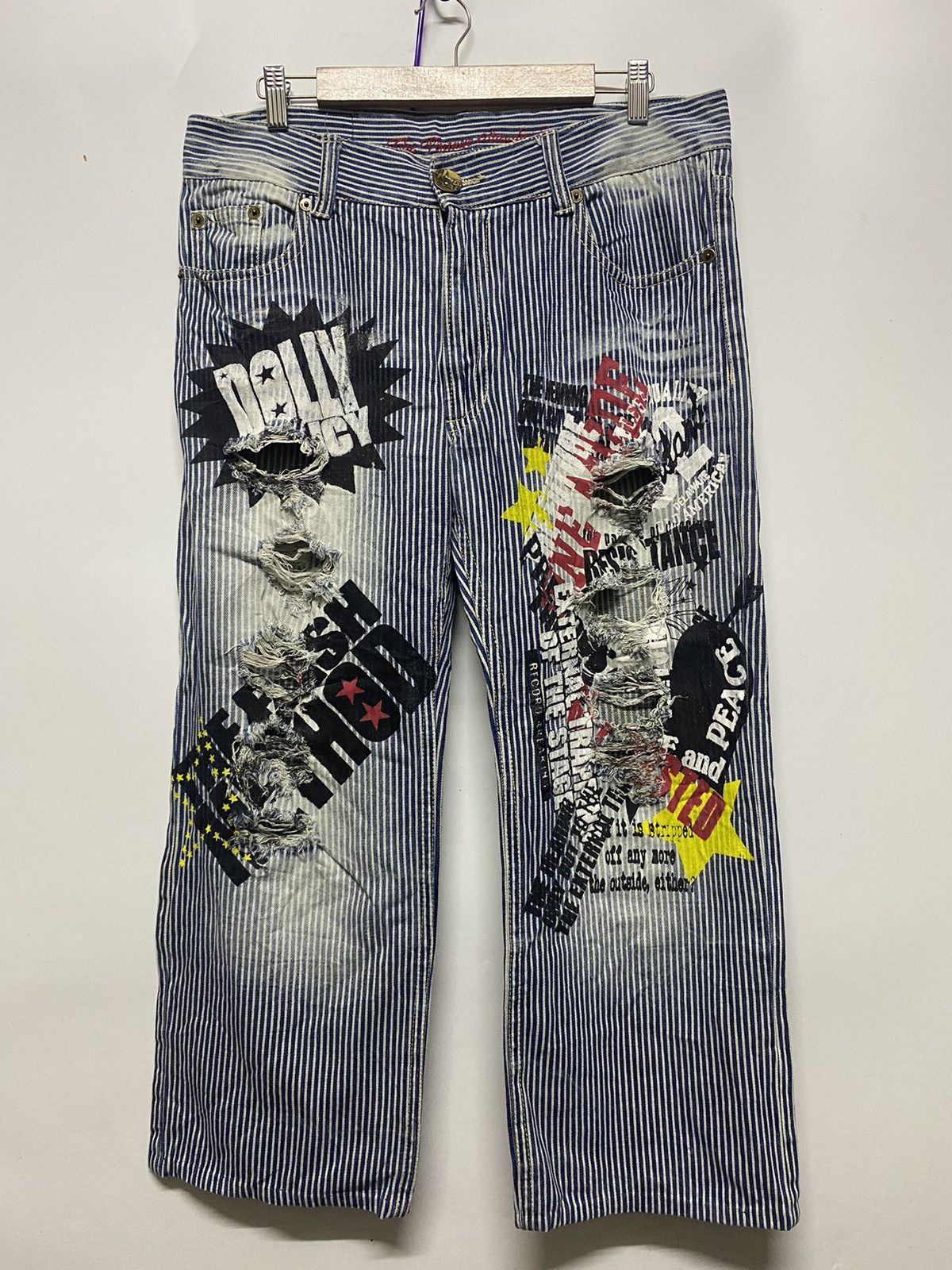 Japanese Brand Japanese Distressed Stripes Printed Original Jeans Pants Size US 36 / EU 52 - 1 Thumbnail