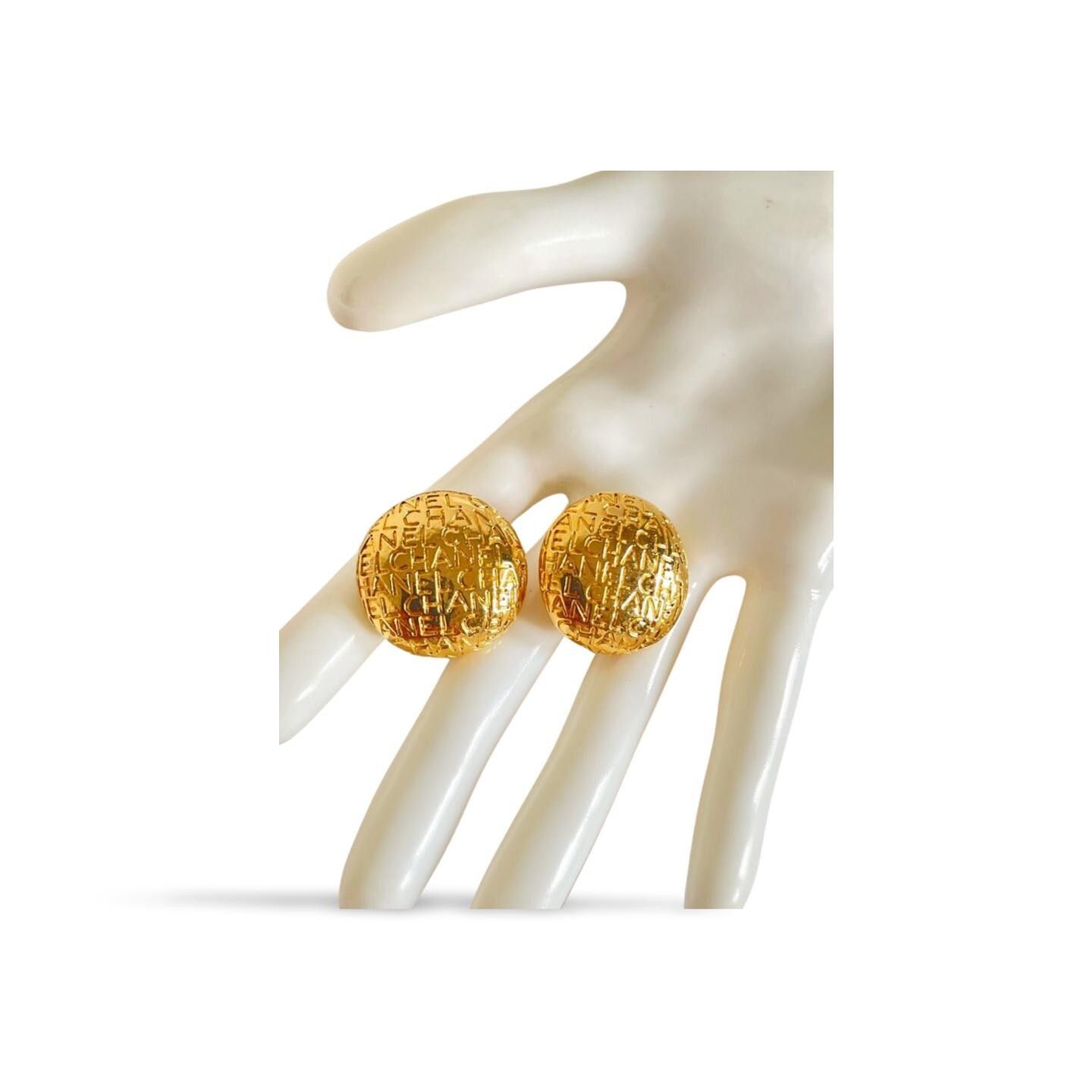 Chanel MINT. Vintage CHANEL round earrings with embossed logo Size ONE SIZE - 3 Thumbnail