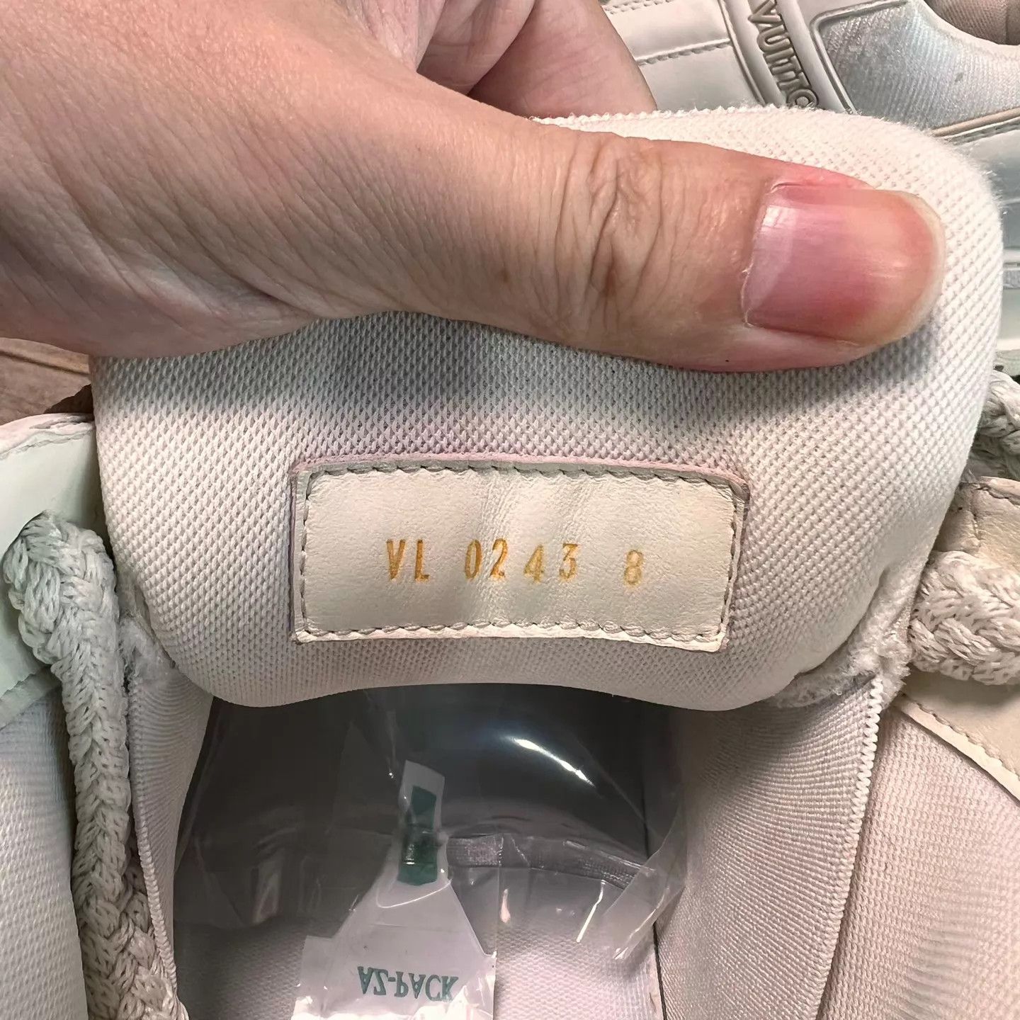 Louis Vuitton LOUIS VUITTON LV TRAINER MAXI white UK8/42 Size US 9 / EU 42 - 8 Thumbnail
