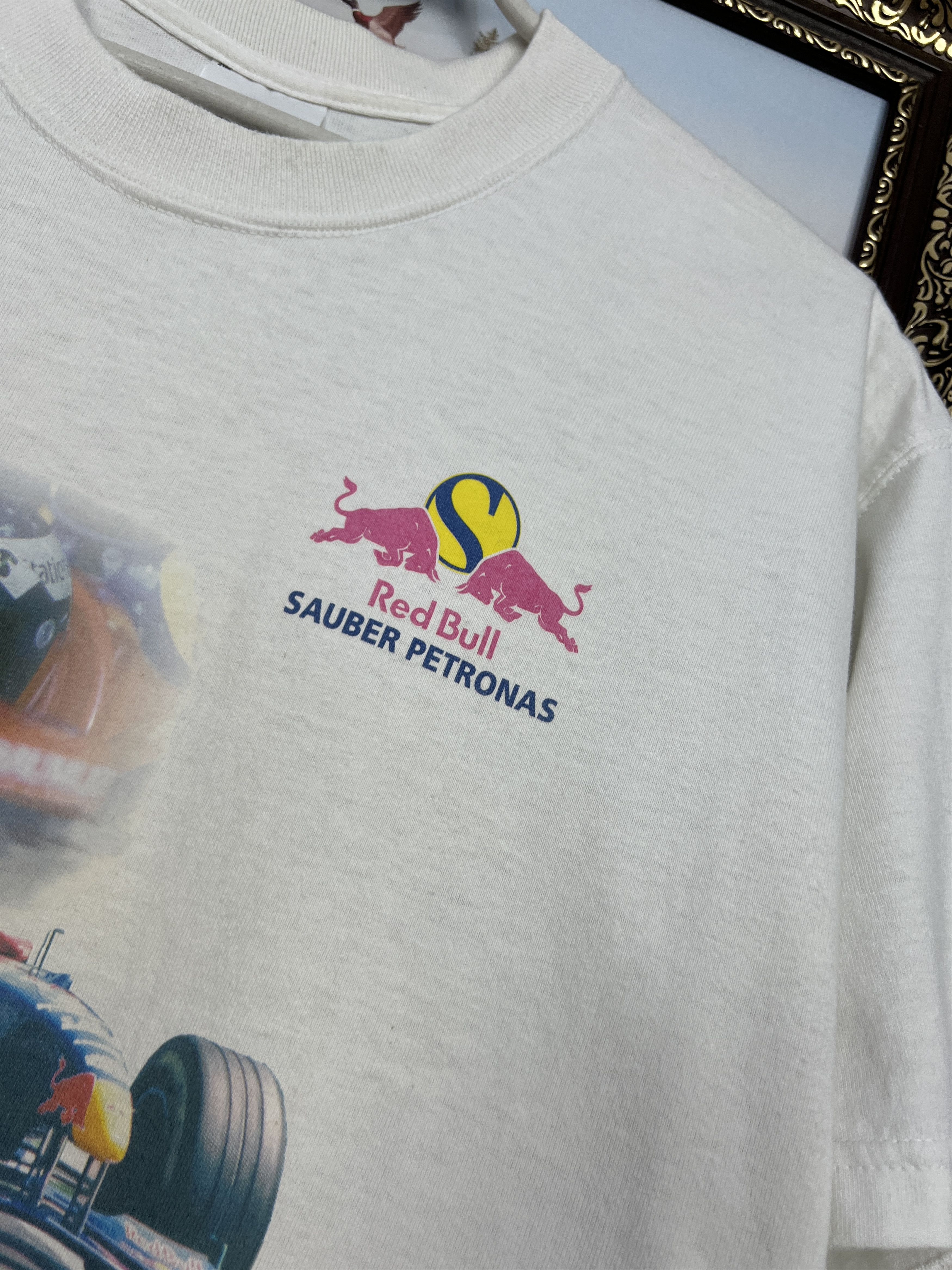 Vintage Vintage 90's Jean Alesi Red Bull Sauber Petronas Tee Shirt Size US L / EU 52-54 / 3 - 6 Thumbnail
