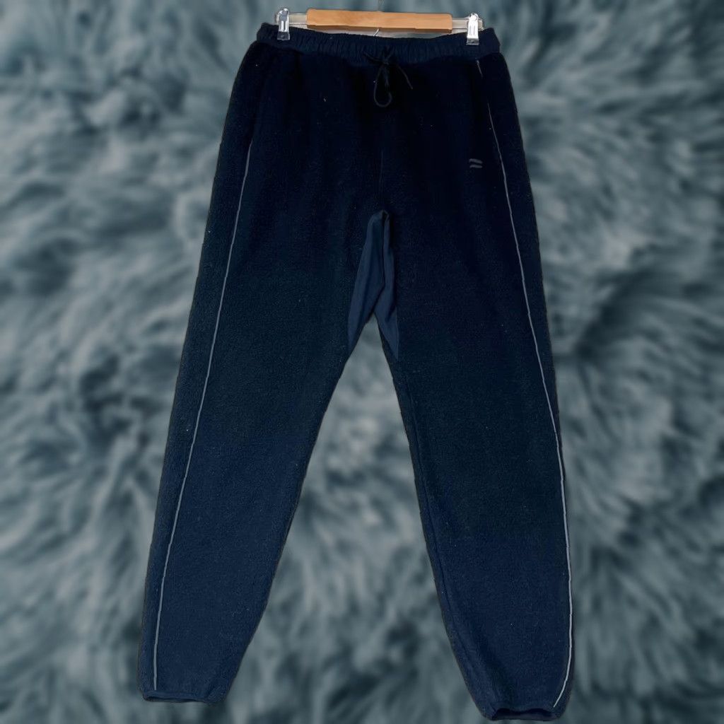 Fabletics Fabletics On The Go Cold Weather Joggers Pants Medium Pockets Black Size 32" / US 10 / IT 46 - 1 Thumbnail