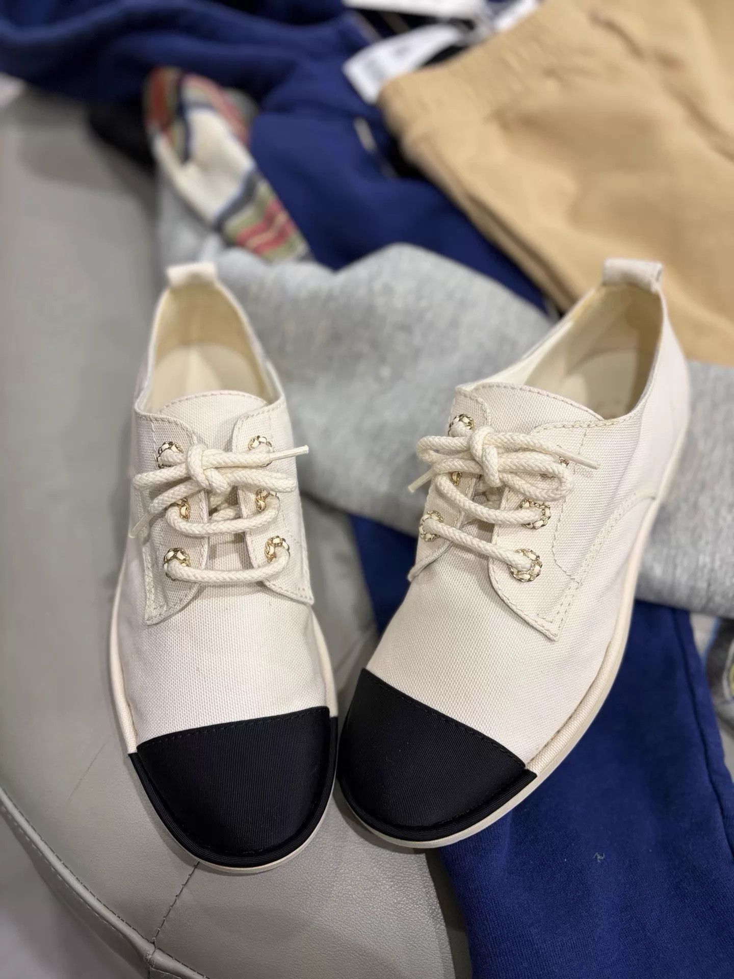 Chanel Chanel Black White Colorblock Canvas Loafer NOS 38 Size US 7.5 / IT 37.5 - 3 Thumbnail