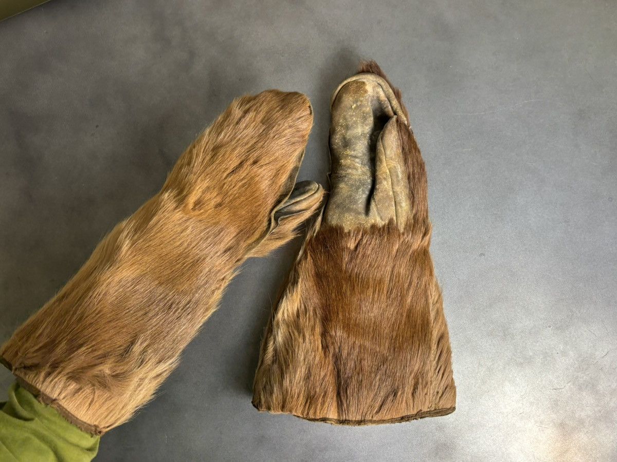 Vintage Antique Bear Fur Gauntlets Vintage Bearskin Mittens WW1 WW2 Size ONE SIZE - 16 Thumbnail