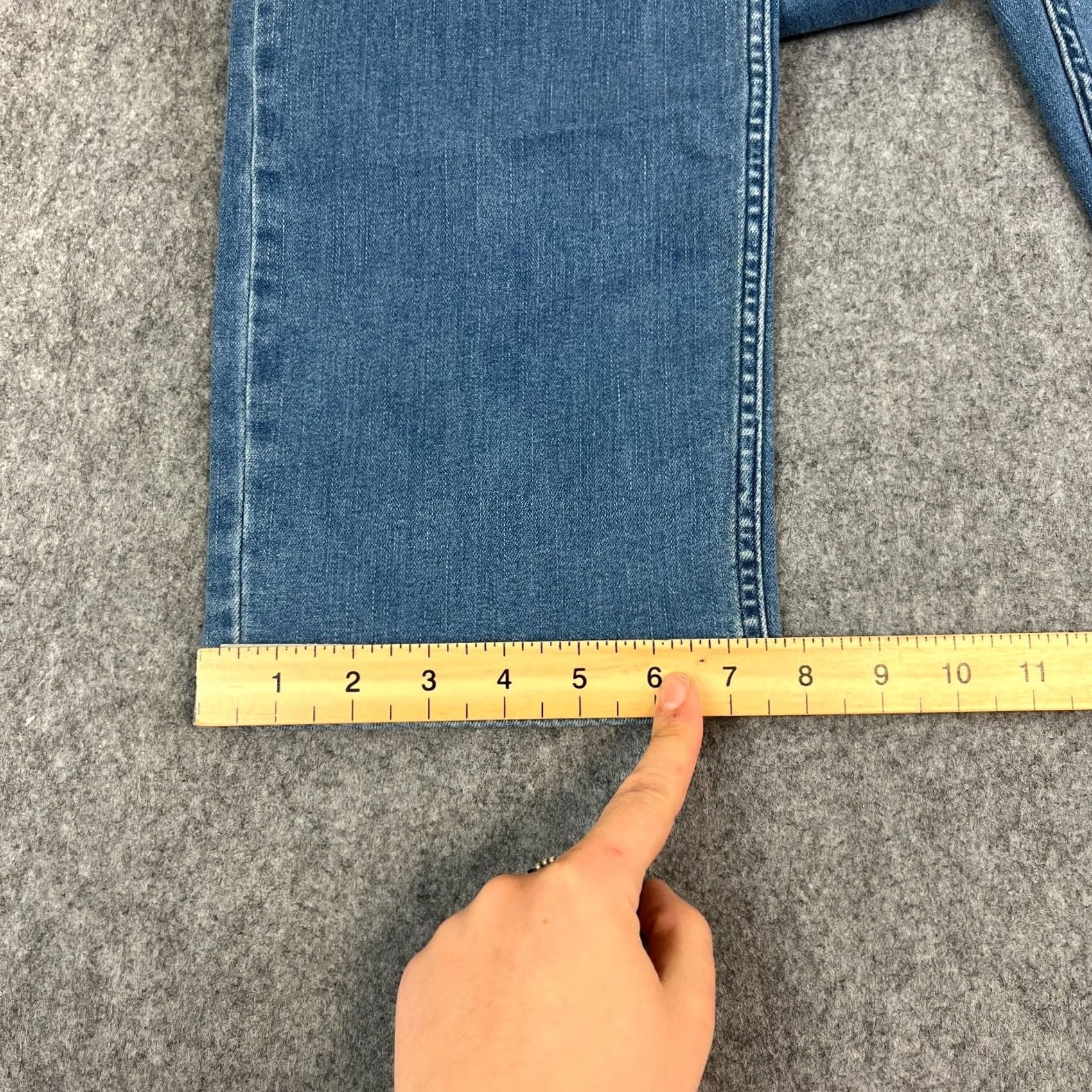 Calvin Klein Calvin Klein Jeans Straight 32 32 Mid Wash Blue Denim 5-Pocket Design Mens Modern Regular Blue Size US 32 / EU 48 - 3 Thumbnail