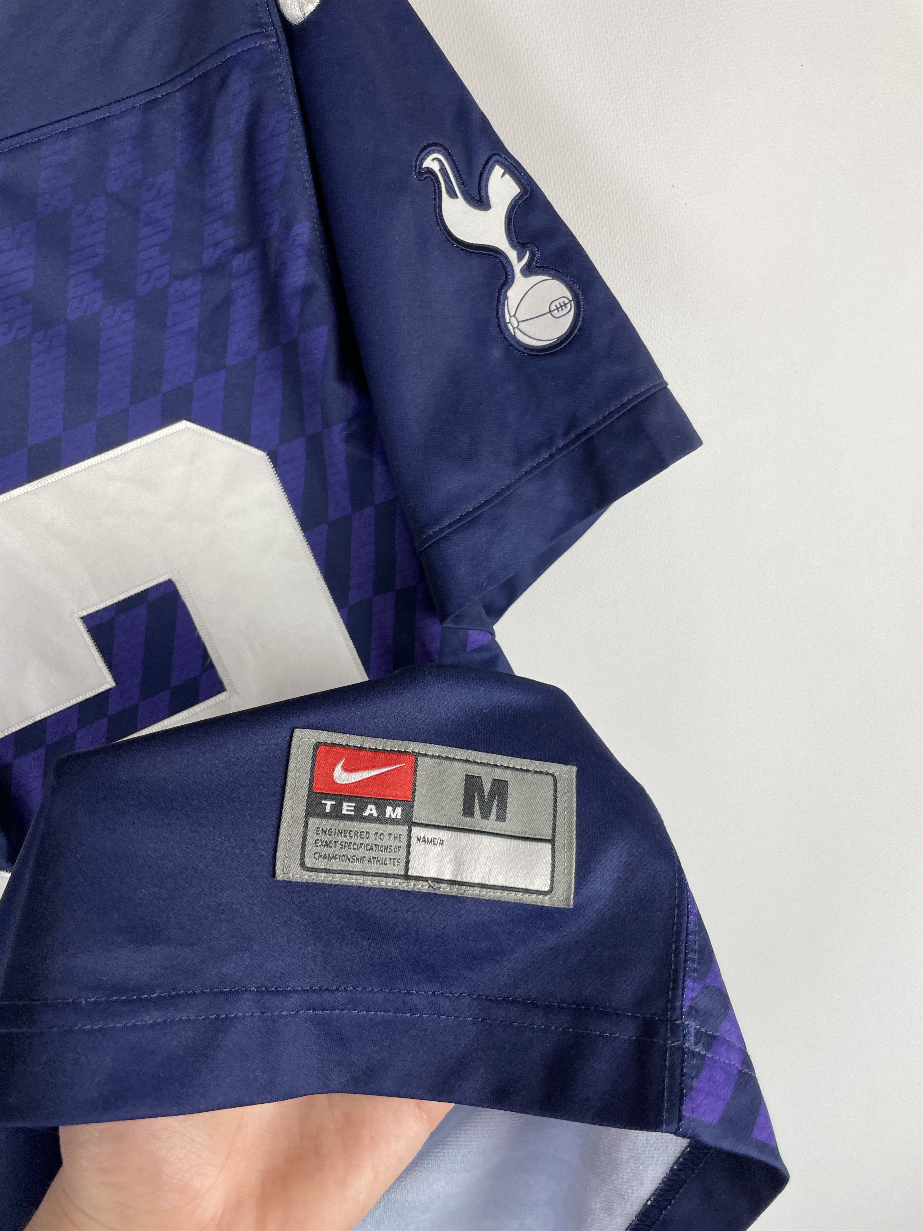 NFL Nike Tottenham Spurs soccer jersey Football rare 82 logo Size US M / EU 48-50 / 2 - 7 Thumbnail