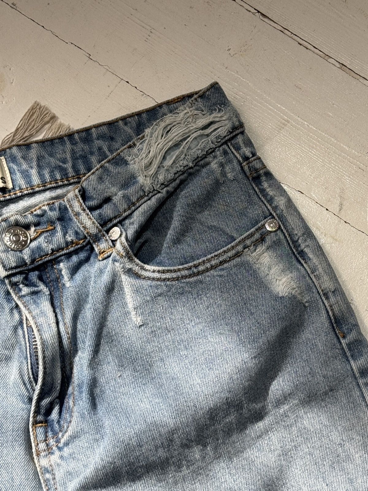 Acne Studios VINTAGE ACNE STUDIOS DISTRESSED STYLE DENIM PANTS Size 26" / US 2 / IT 38 - 5 Thumbnail