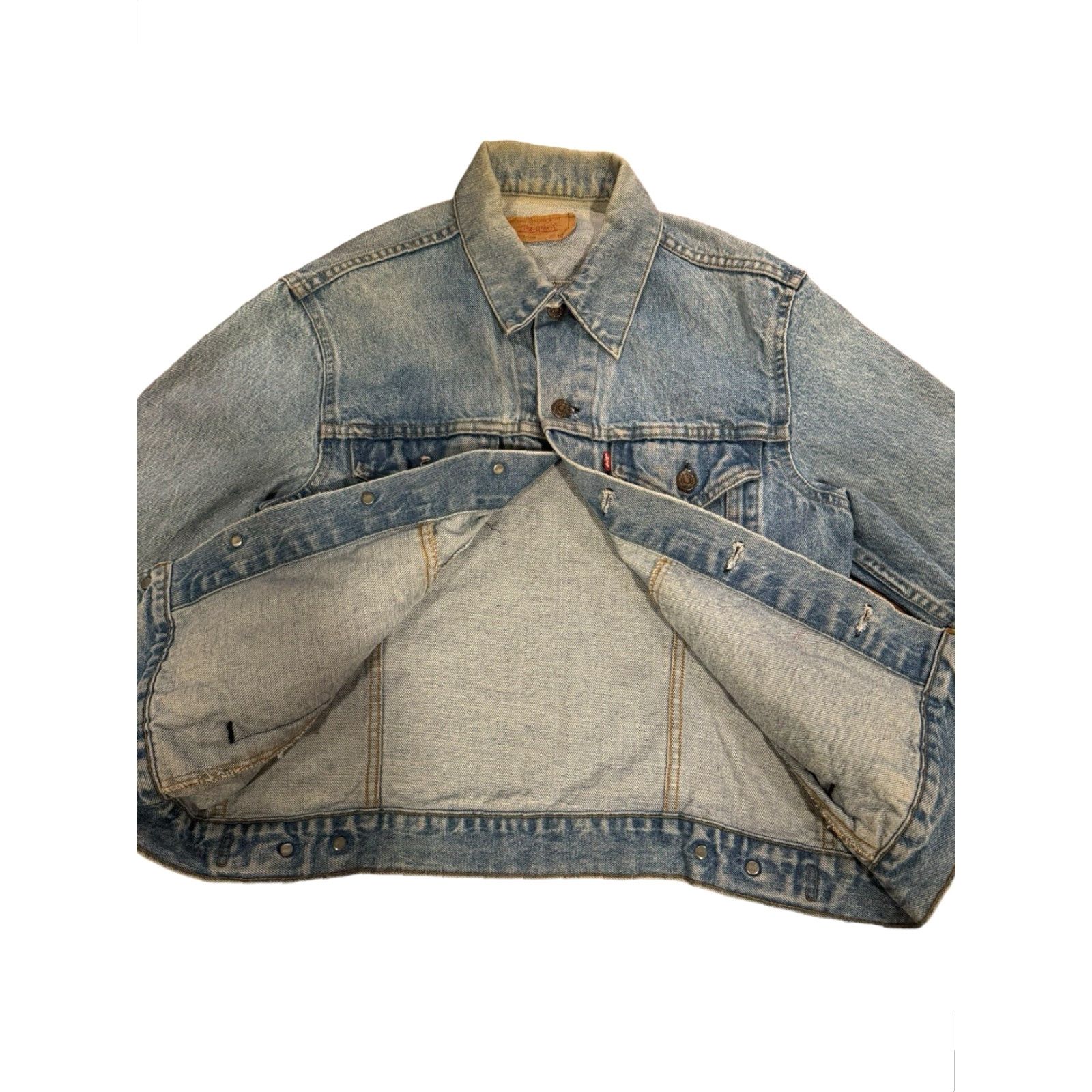 Levi's VINTAGE Levi's Trucker Jacket Mens 42R Blue Denim Medium Wash USA 90s Leather? No accents? Size US 42 / EU 58 - 5 Thumbnail