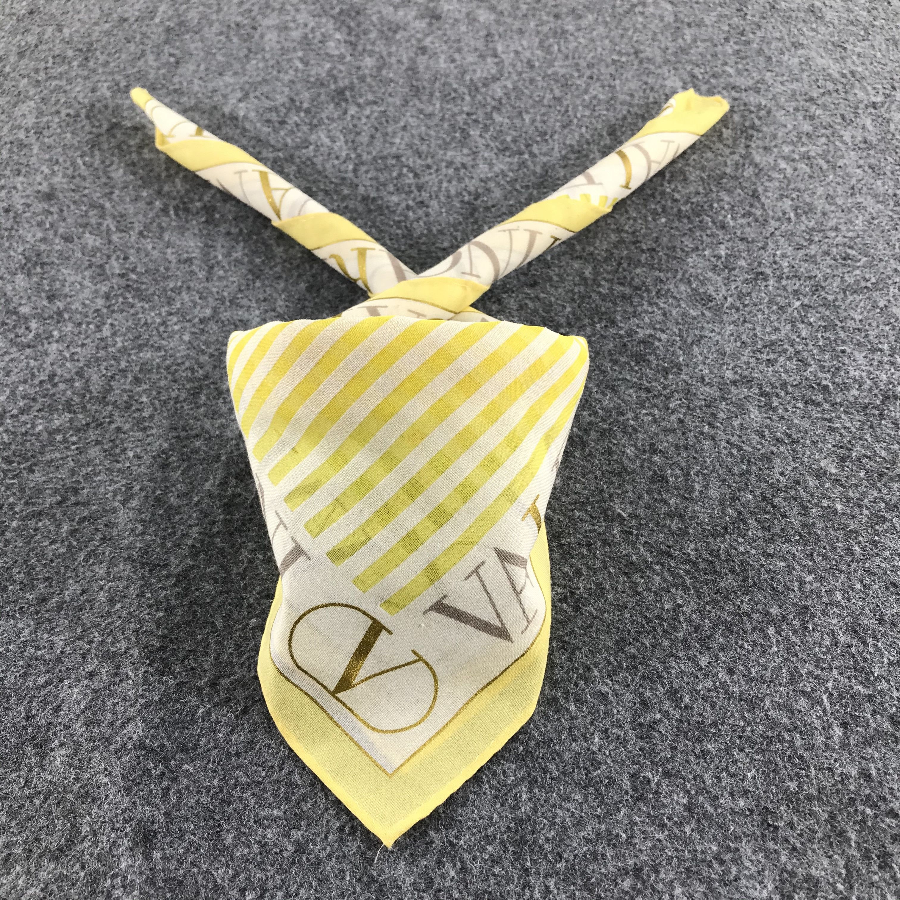 Japanese Brand Valentino Garavani Handkerchief Neckerchief Bandana H1267 Size ONE SIZE - 1 Thumbnail
