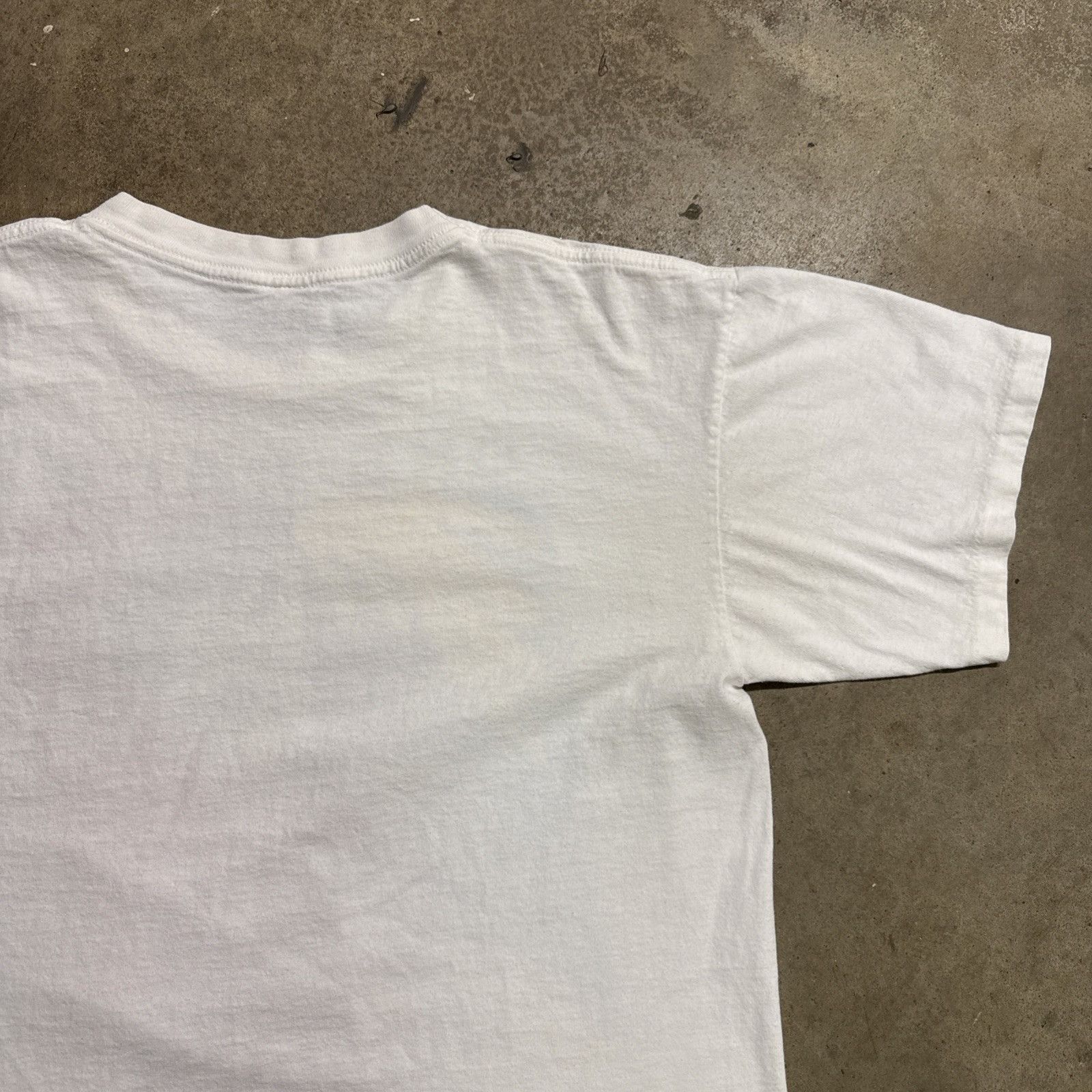 Vintage Vintage One Race Human Shirt Mens Large White 90s Art Size US L / EU 52-54 / 3 - 7 Thumbnail