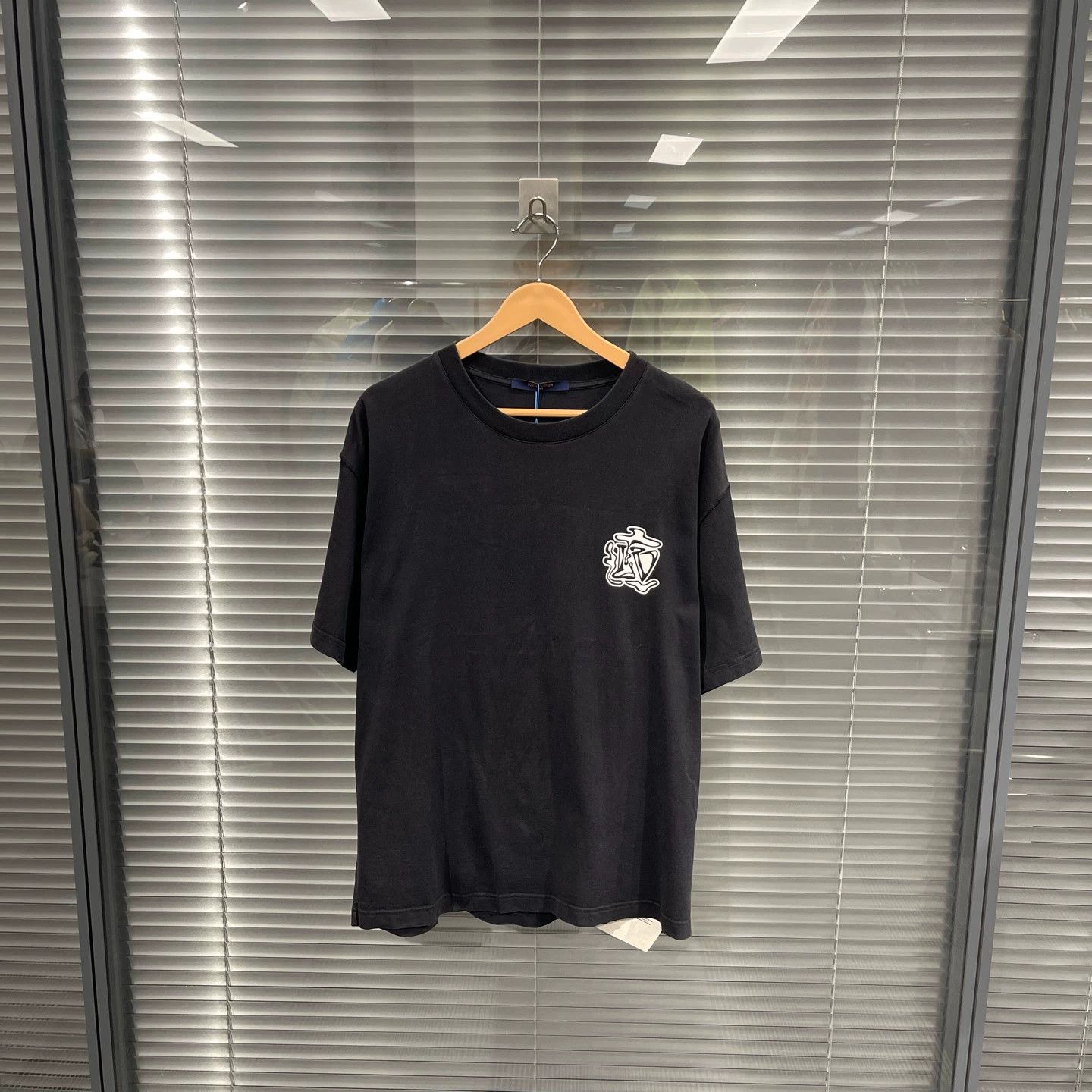 Louis Vuitton LV Smoke SS Tee L 98 New Size US L / EU 52-54 / 3 - 1 Thumbnail