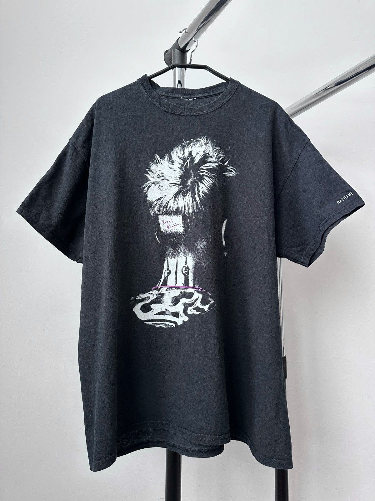 Sweat à Capuche Anniversaire Machine Gun Kelly (MGK) Hotel Diablo - Tailles S à 5XL, Personnalisable, Marque Gildan