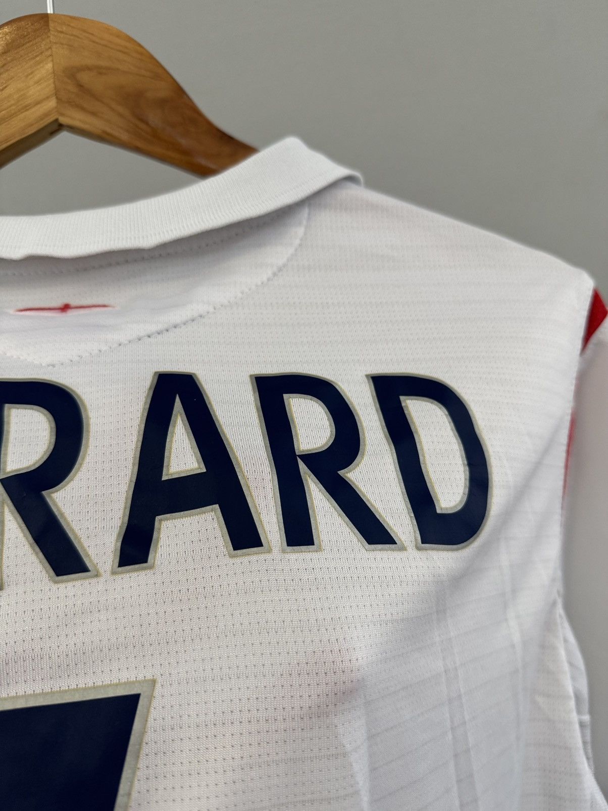 Umbro × Vintage Umbro England 2007/2009 #4 Gerrard Football Jersey Size US L / EU 52-54 / 3 - 15 Thumbnail