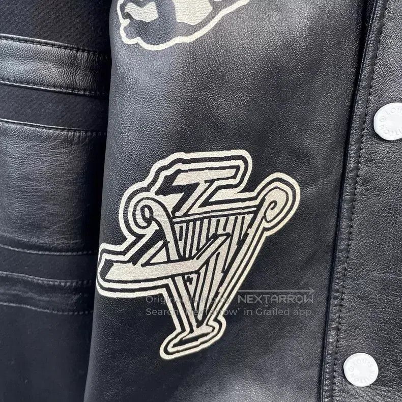 Louis Vuitton Louis Vuitton 23SS Black logo monogrammed sheepskin long-s Size US L / EU 52-54 / 3 - 4 Thumbnail