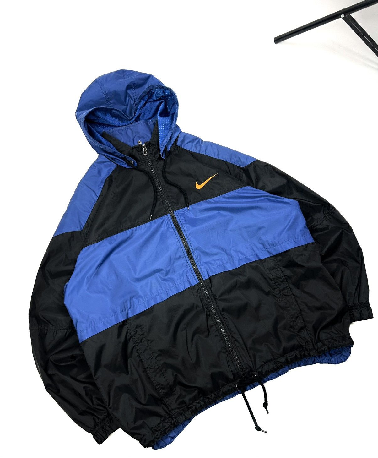 Nike 90s Nike Nylon Waterproof Light Jacket Big Logo Vintage L Size US L / EU 52-54 / 3 - 5 Thumbnail