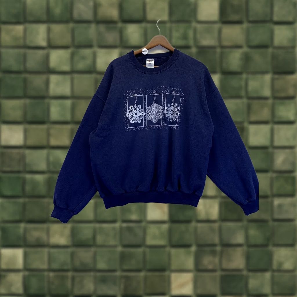 Jerzees VINTAGE Jerzees Snowflake Silver Ornament Graphic Sweatshirt Adult XL-10330 Blue Women Pullover Crew Neck Long Sleeve Winter 2005 Size XL / US 12-14 / IT 48-50 - 1 Thumbnail