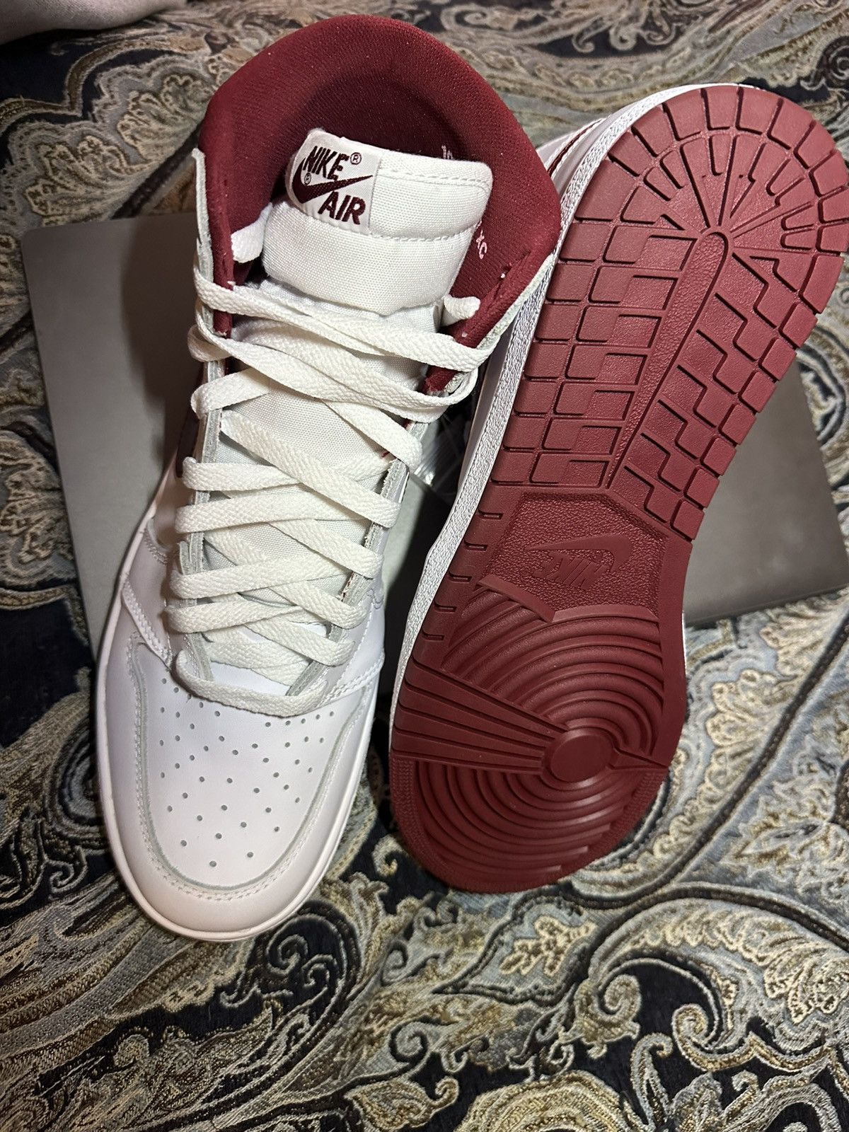 Jordan Brand Air Jordan 1 Metallic Burgundy Size 10.5 Size US 10.5 / EU 43-44 - 7 Thumbnail
