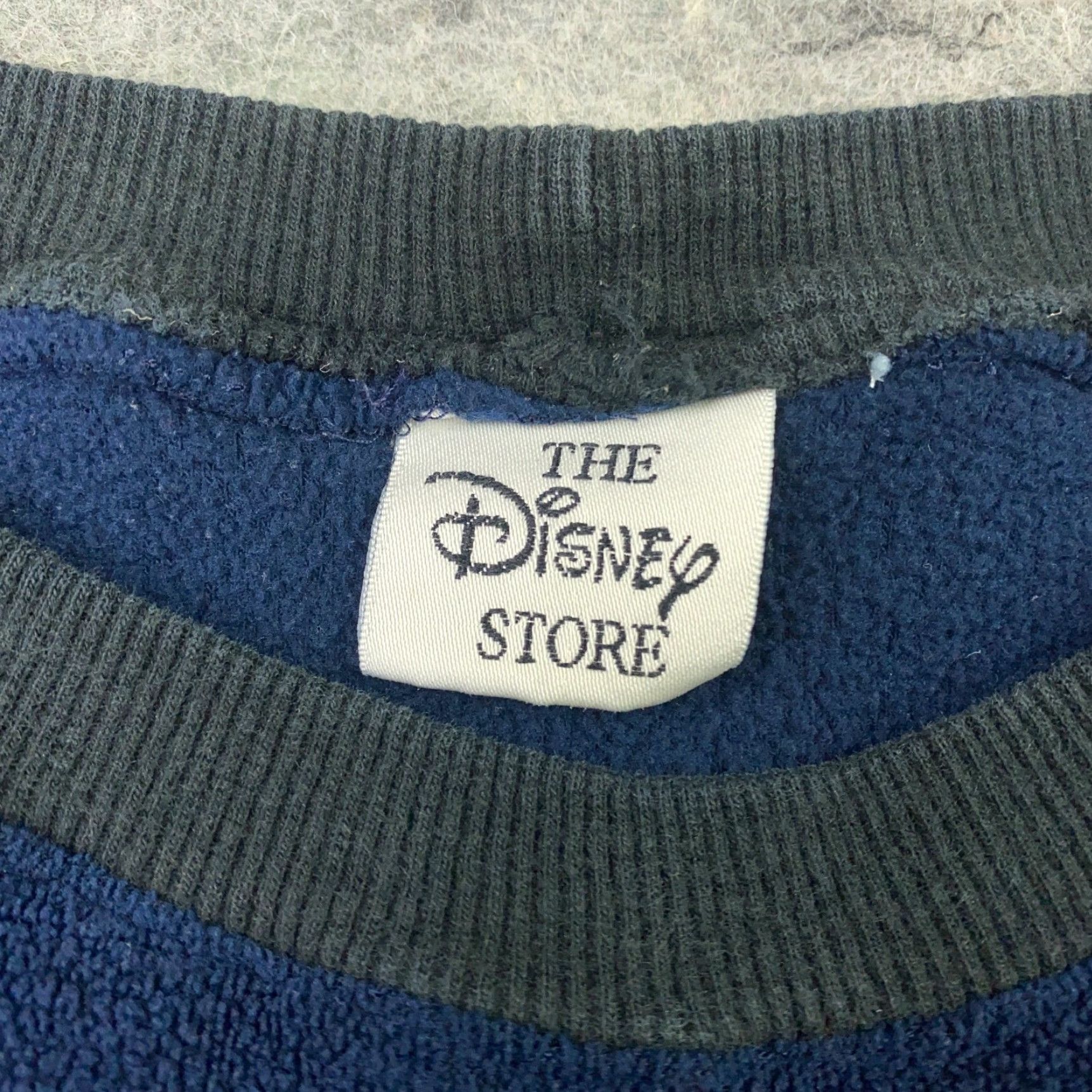 Disney VINTAGE Disney Sweatshirt Womens XL Blue Fleece Mickey & Friends Pluto Daisy Crew Neck Embroidered 90s Cartoon Pullover Sweater Size XL / US 12-14 / IT 48-50 - 6 Thumbnail