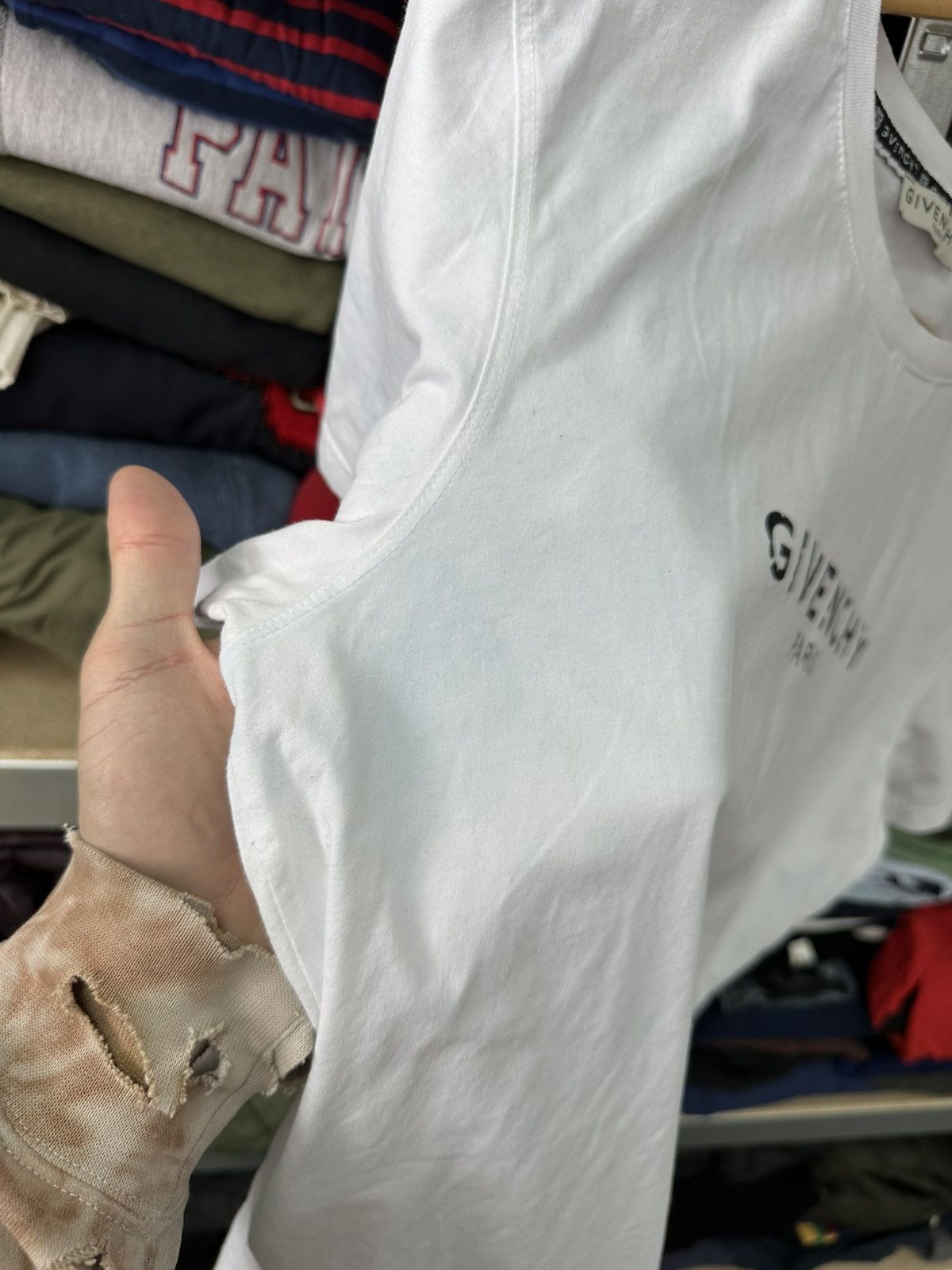 Givenchy Givenchy Paris T-Shirt Centre Logo White Luxury Tee Size L Size US L / EU 52-54 / 3 - 22 Thumbnail